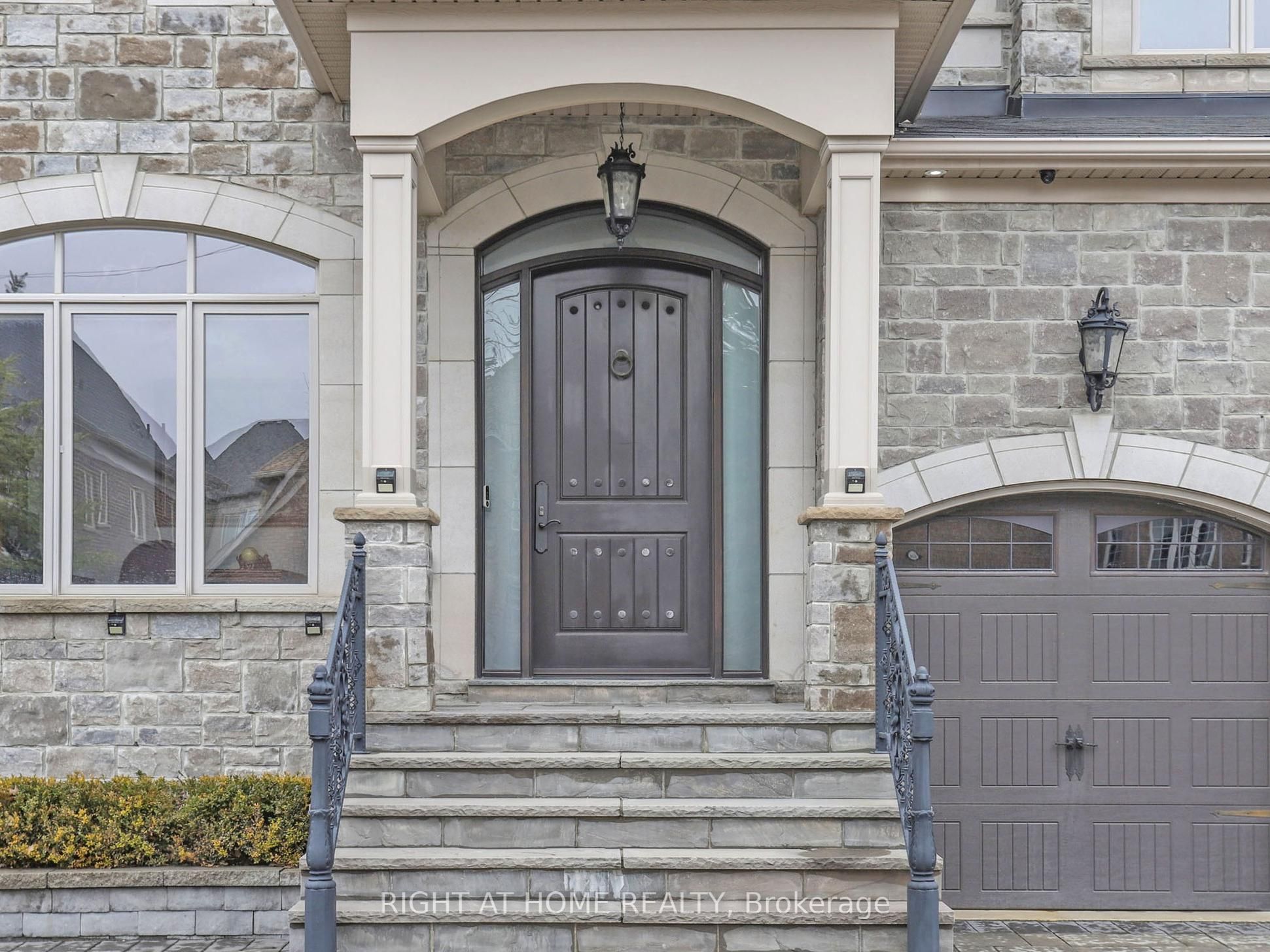 80 Puccini Drive, Richmond Hill, ON L4E 2Z1 photo 3