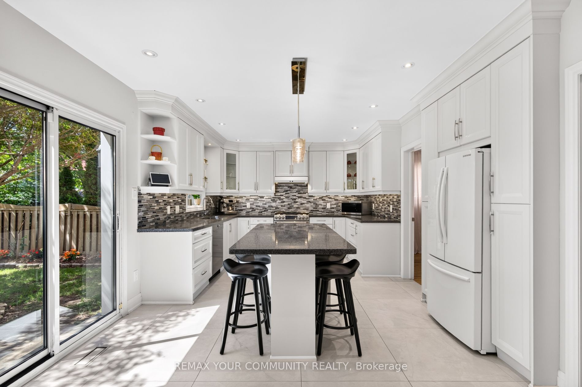 15 Klamath Court, Vaughan, ON L6A 2L7 photo 4