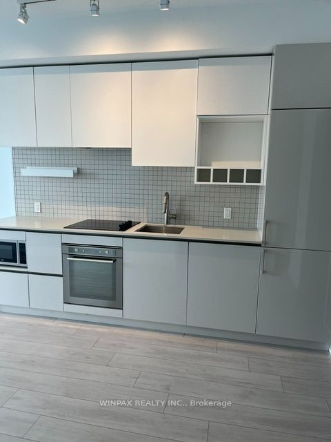 950 Portage Parkway 3715, Vaughan, ON L4K 0J7 photo 2