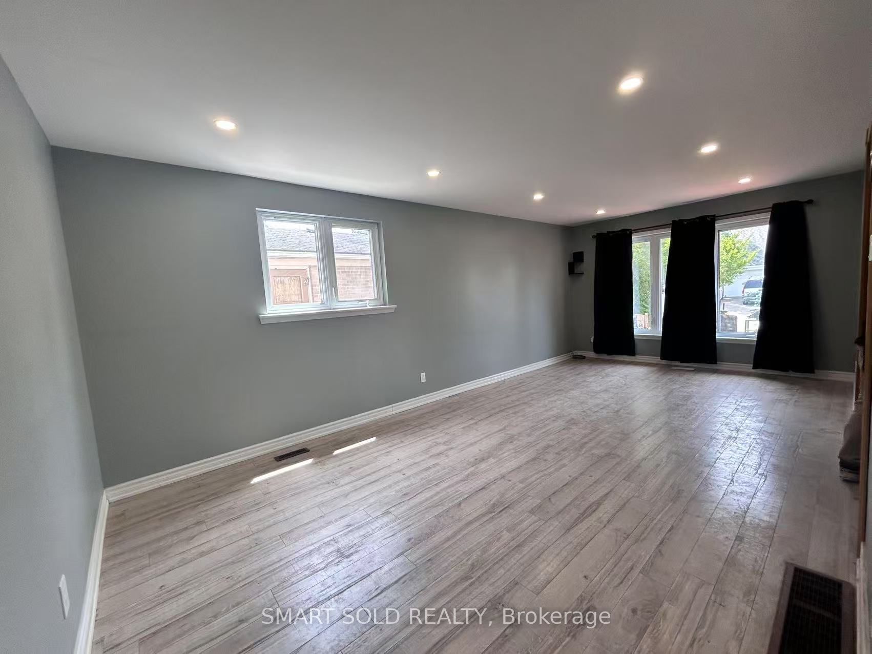 795 Pam Crescent, Newmarket, ON L3Y 5B7 photo 3