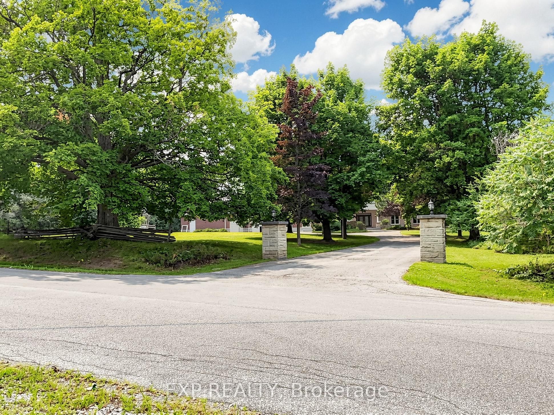 18 Mccowan Lane, Whitchurch-Stouffville, ON L4A 4C1 photo 2