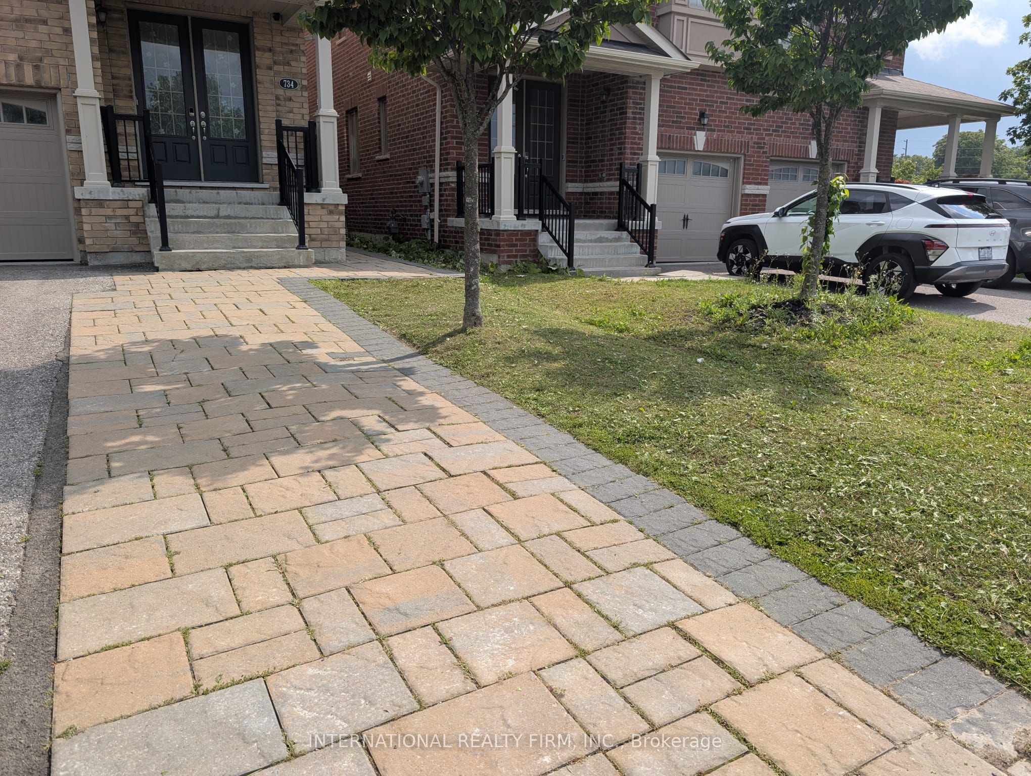 734 Yarfield Crescent #Main, Newmarket, ON L3X 1C8 photo 2