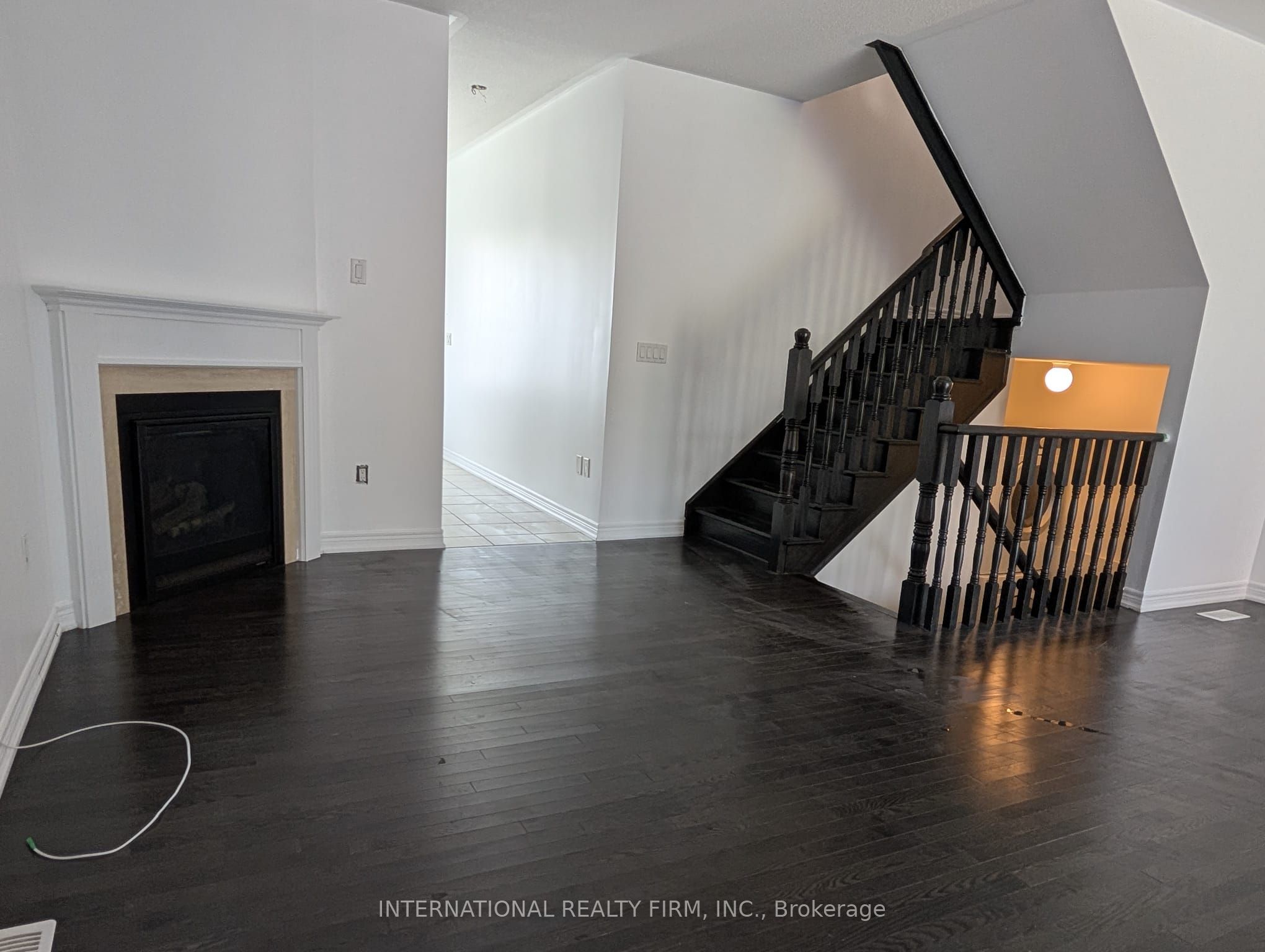 734 Yarfield Crescent #Main, Newmarket, ON L3X 1C8 photo 5
