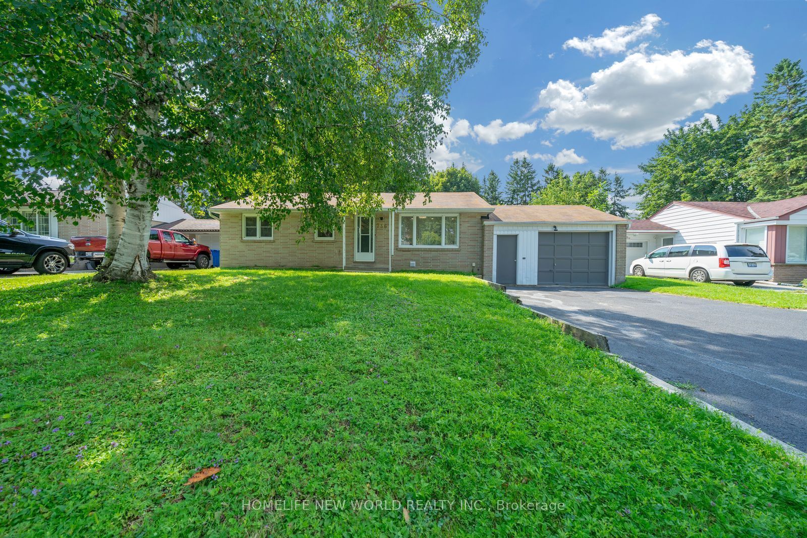 736 Grace Street, Newmarket, ON L3Y 2L3