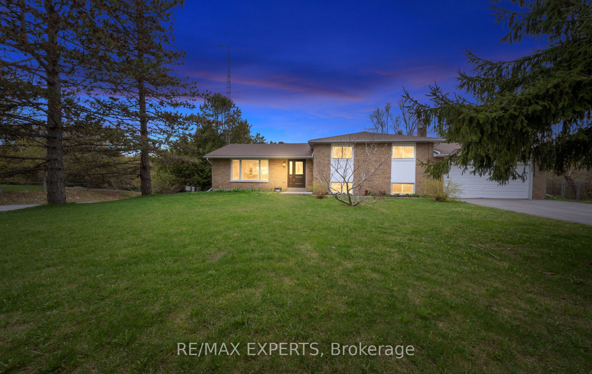 12 Simon Drive, Adjala-Tosorontio, ON L0G 1L0