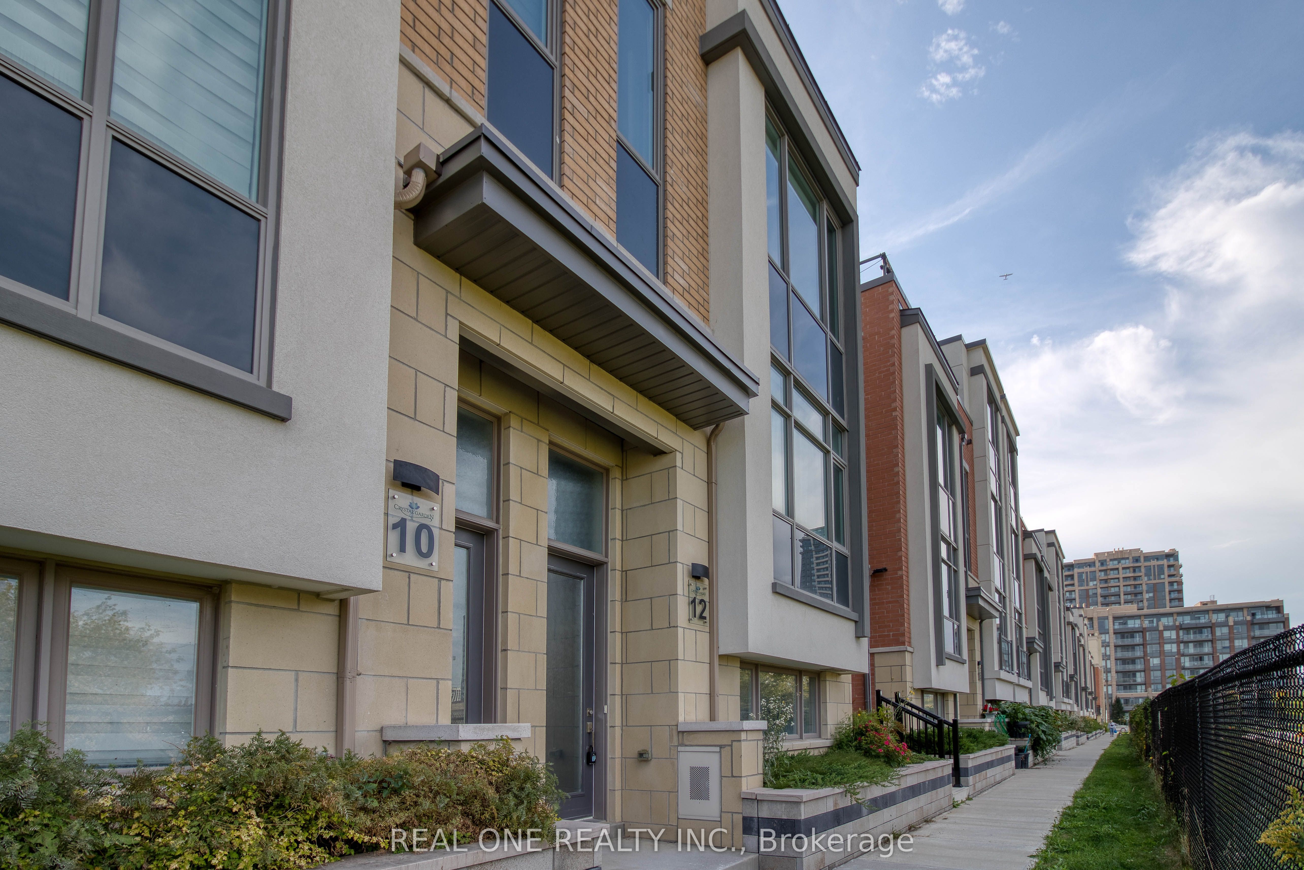 12 Teasel Way, Markham, ON L3R 9S3