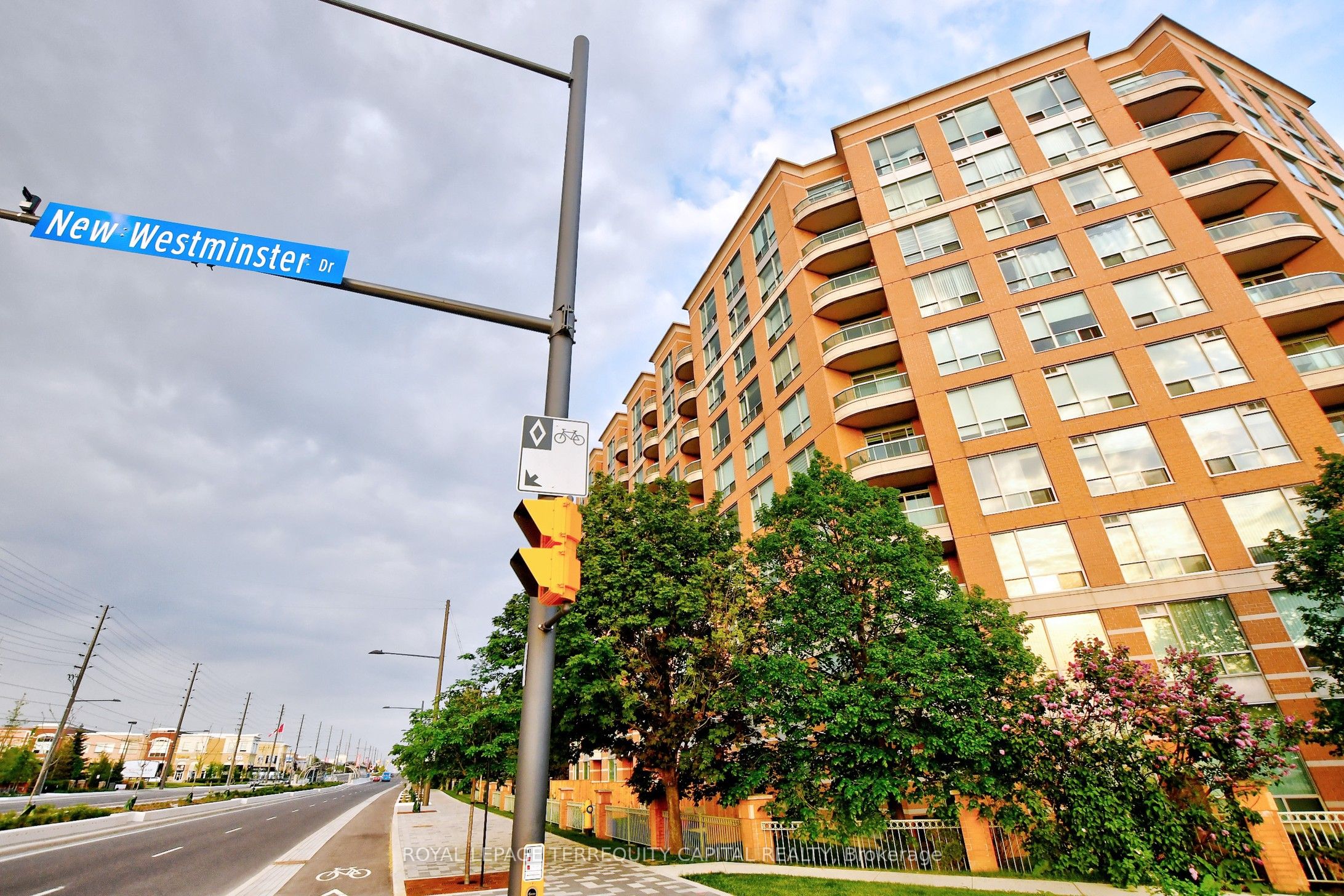 745 New Westminster Drive 507, Vaughan, ON L4J 7X3 photo 2