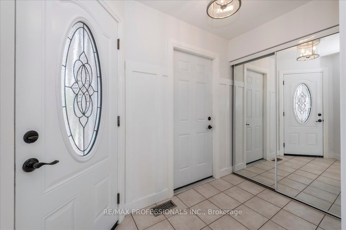 10 Corrie Crescent, Essa, ON L0M 1B3 photo 3