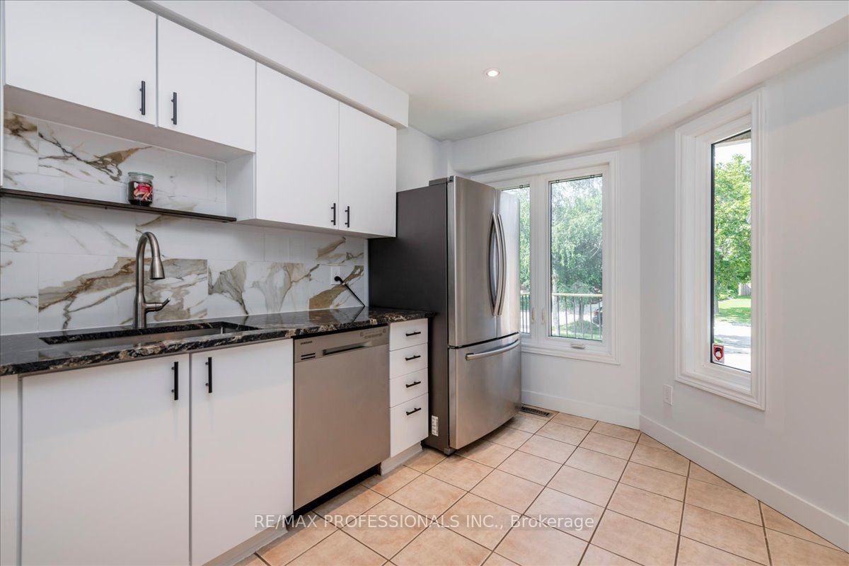 10 Corrie Crescent, Essa, ON L0M 1B3 photo 4