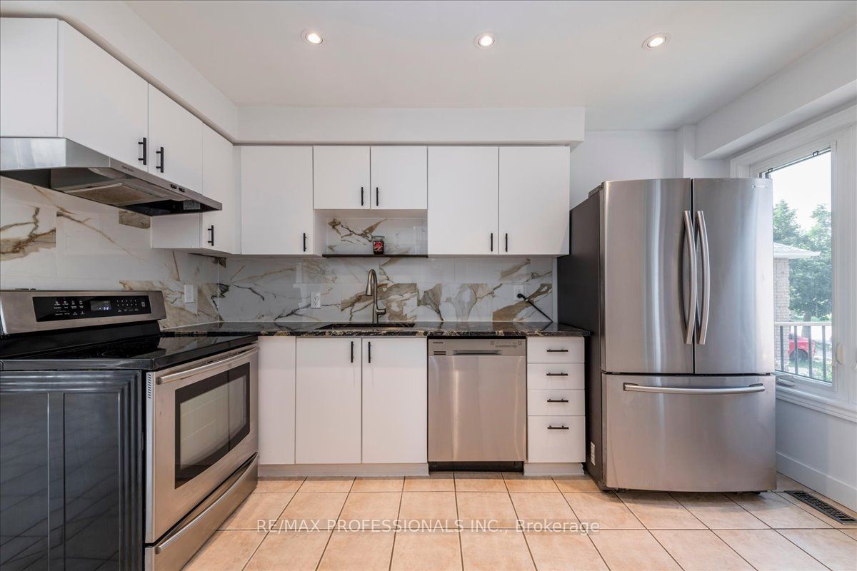 10 Corrie Crescent, Essa, ON L0M 1B3 photo 5