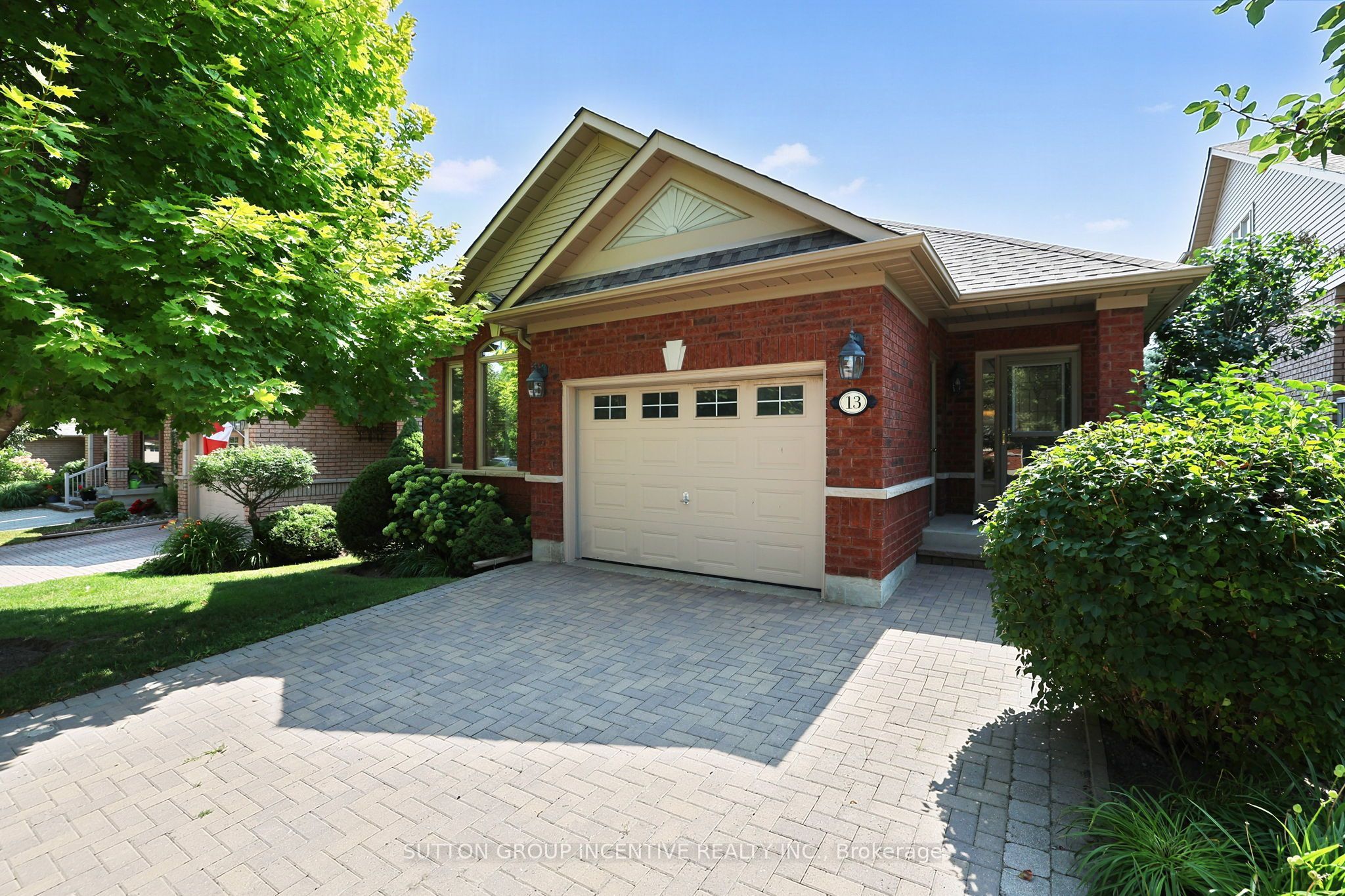 13 Renaissance Point, New Tecumseth, ON L9R 2H8 photo 2