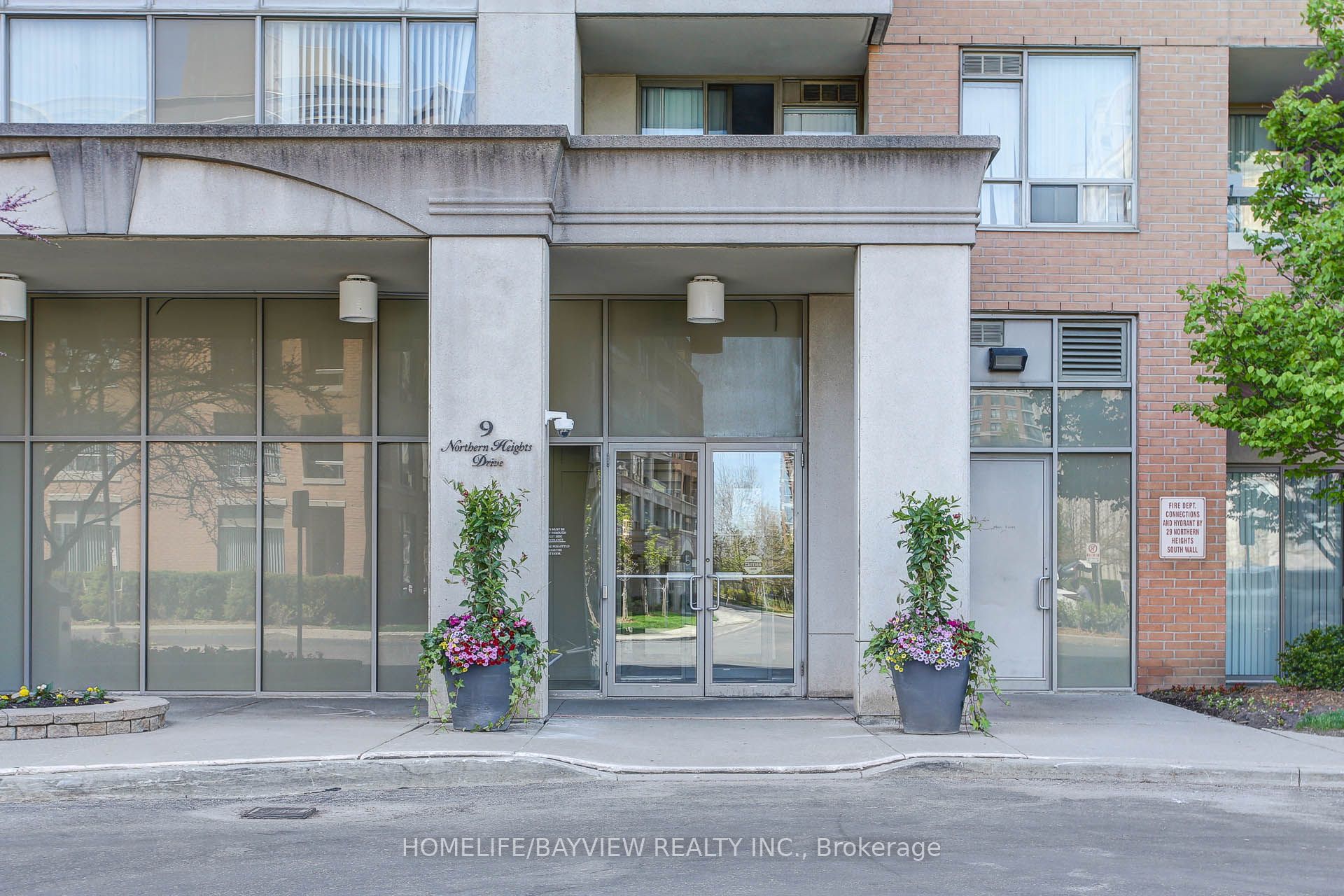 9 Northern Heights Drive LPH4, Richmond Hill, ON L4B 4M5 photo 2