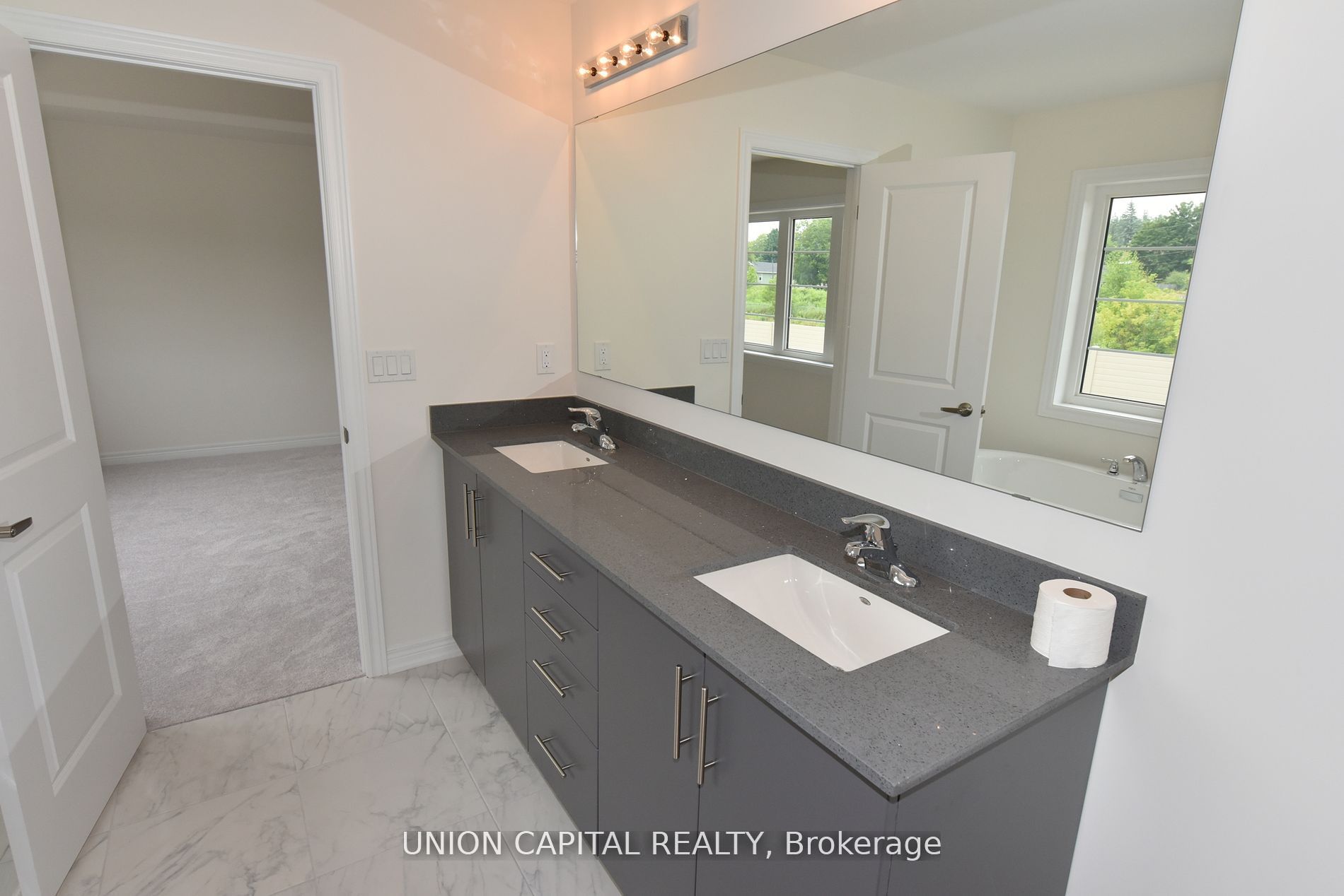 1378 Davis Loop N, Innisfil, ON L0L 1W0 photo 4