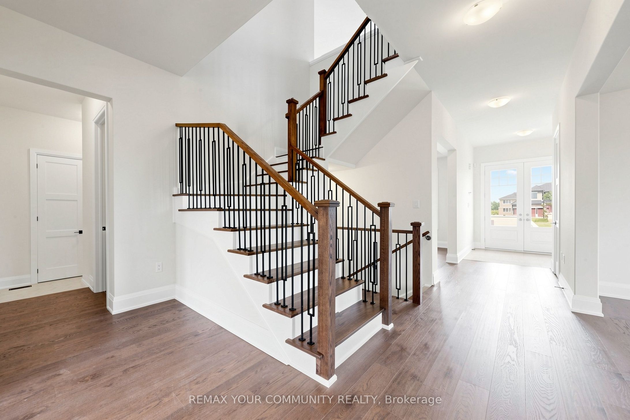 33 Lorrain Hand Crescent, Georgina, ON L4P 0S9 photo 4