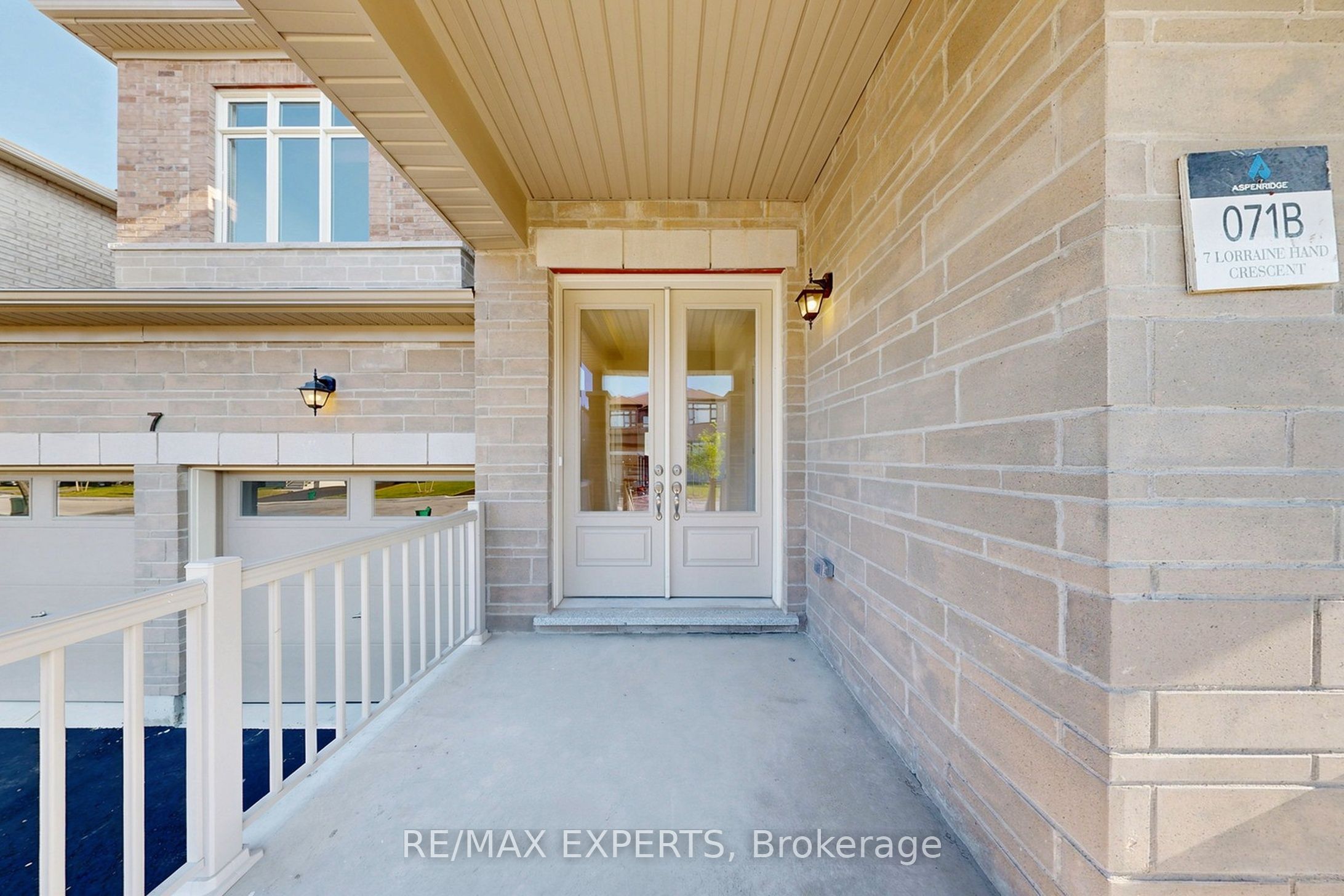 7 Lorraine Hand Crescent, Georgina, ON L4P 0S9 photo 4