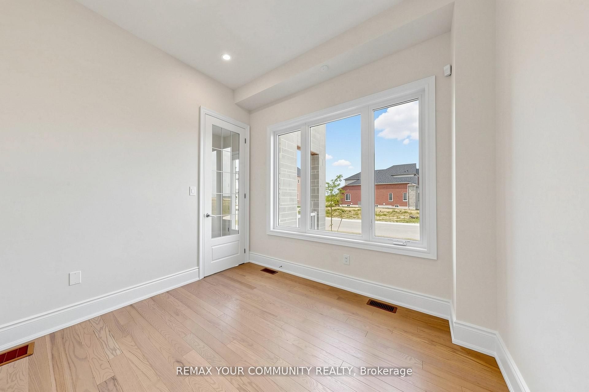 31 Lorrain Hand Crescent, Georgina, ON L4R 0S9 photo 3