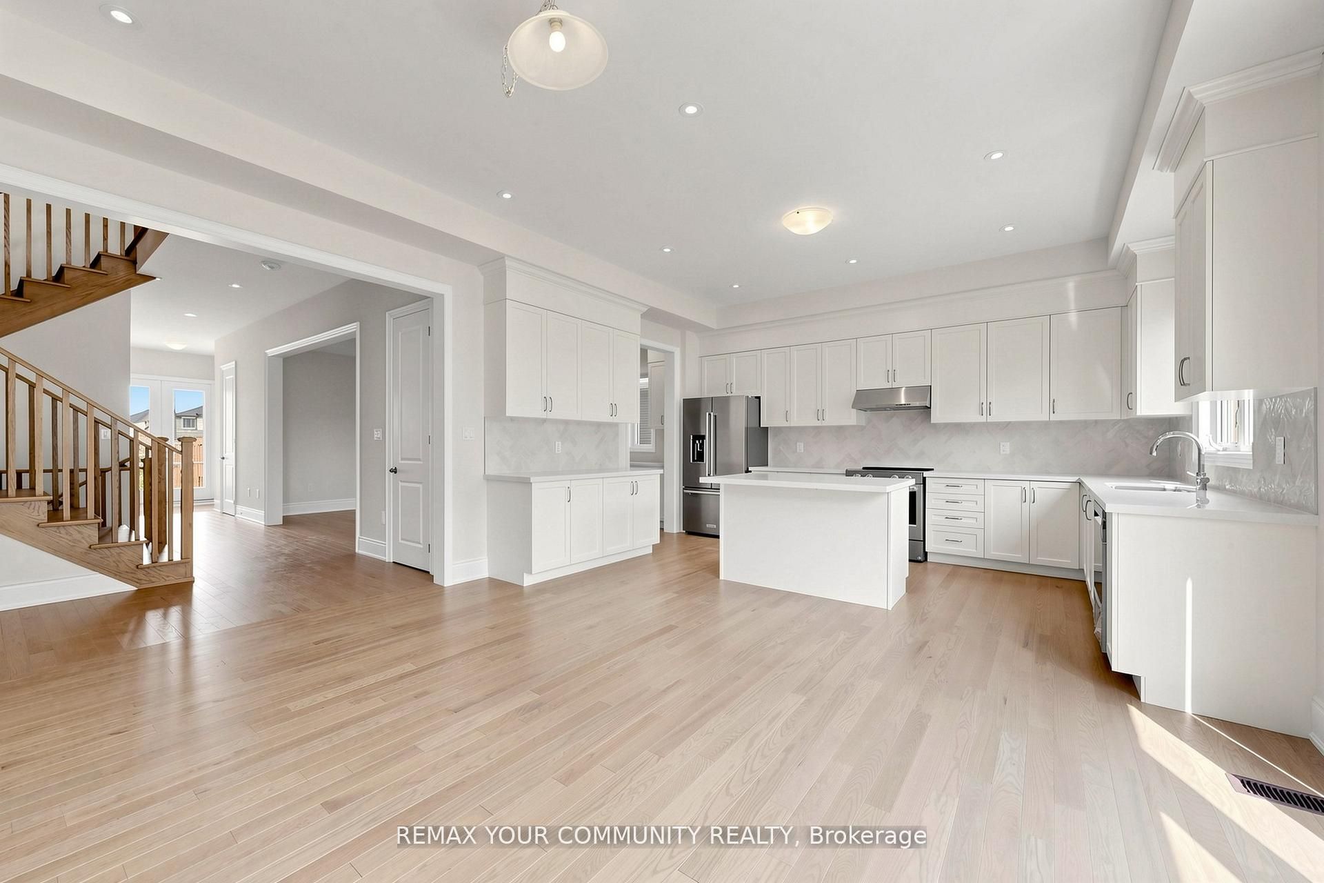 31 Lorrain Hand Crescent, Georgina, ON L4R 0S9 photo 5