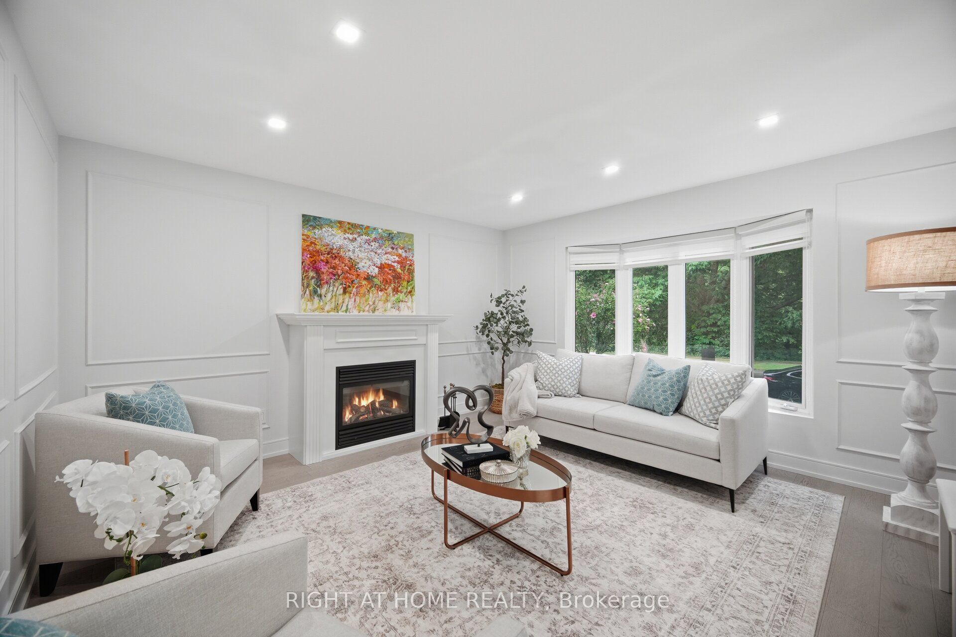 4 Simmons Crescent, Aurora, ON L4G 6B4 photo 2