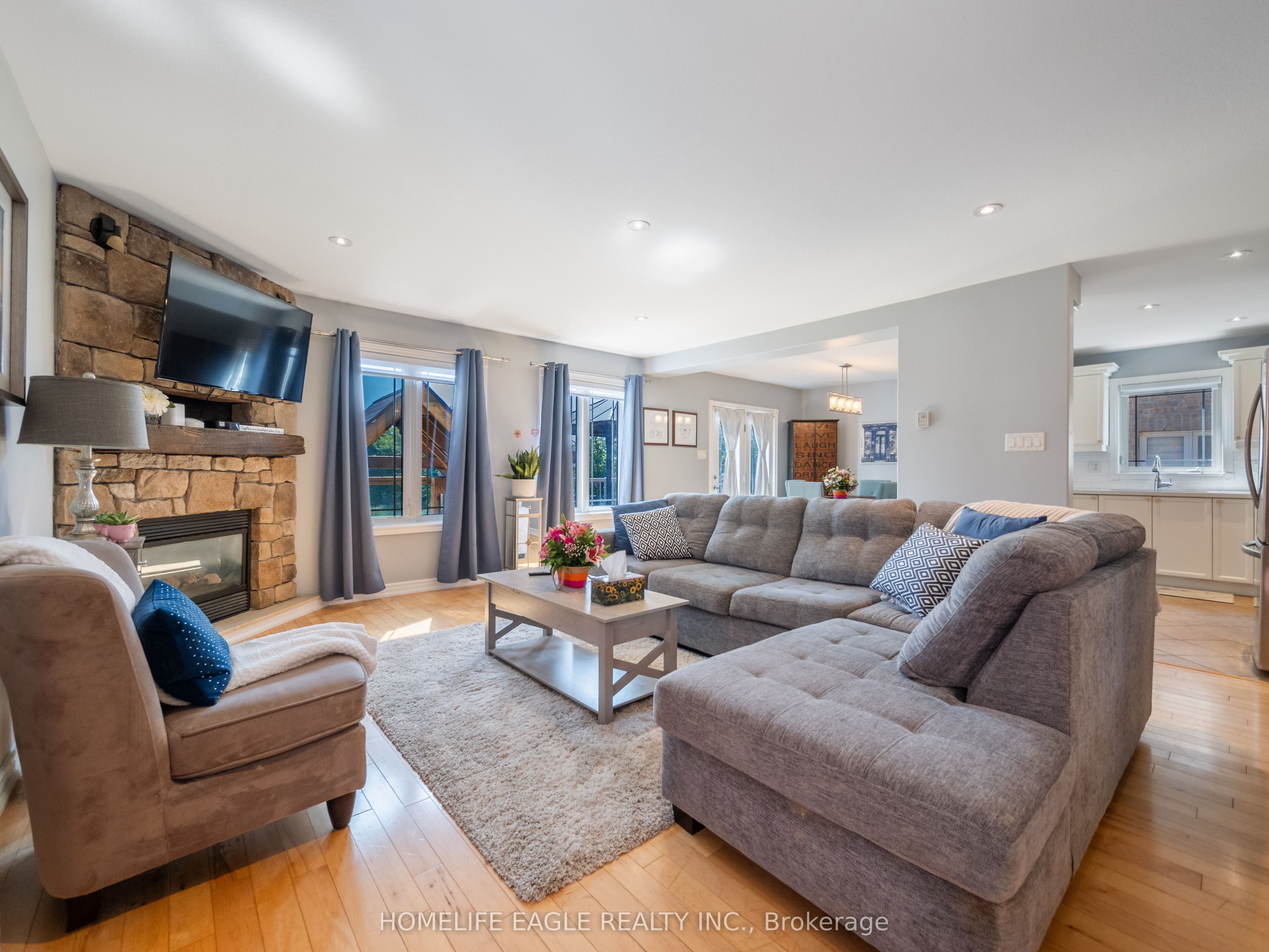25 Meadowview Drive, Bradford West Gwillimbury, ON L3Z 3J4 photo 3