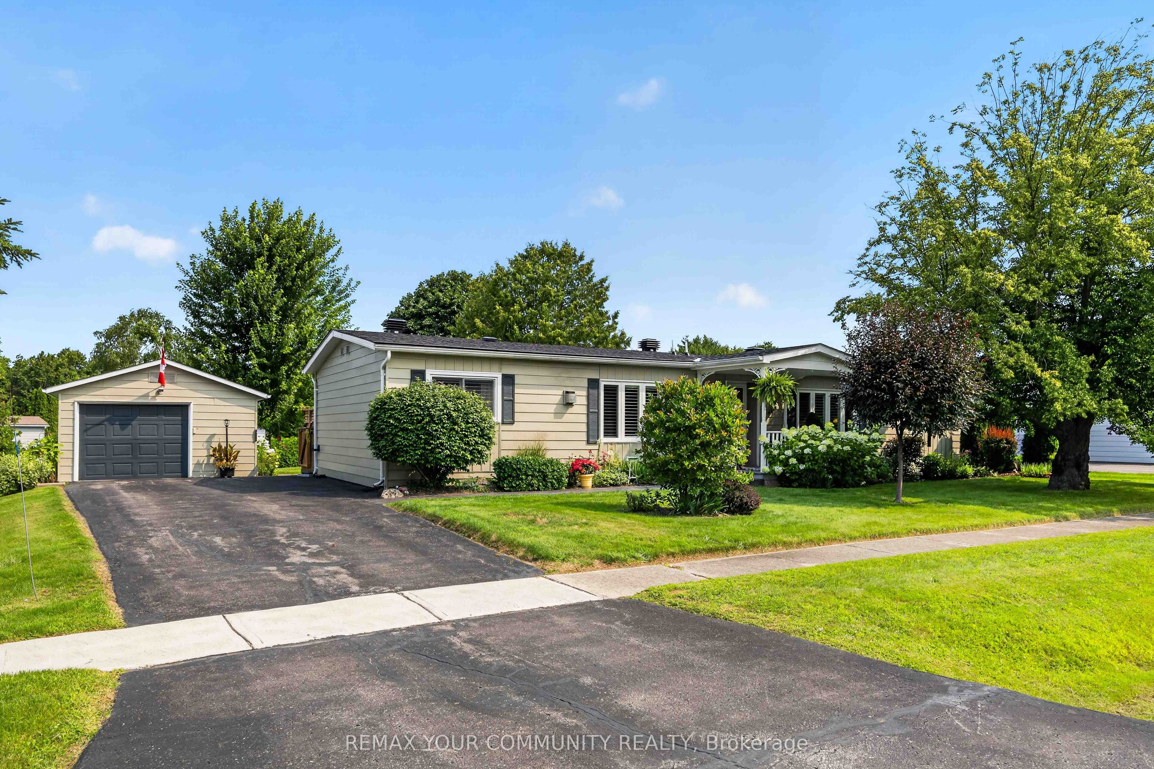 131 Roxanna Drive, Georgina, ON L0E 1R0 photo 2