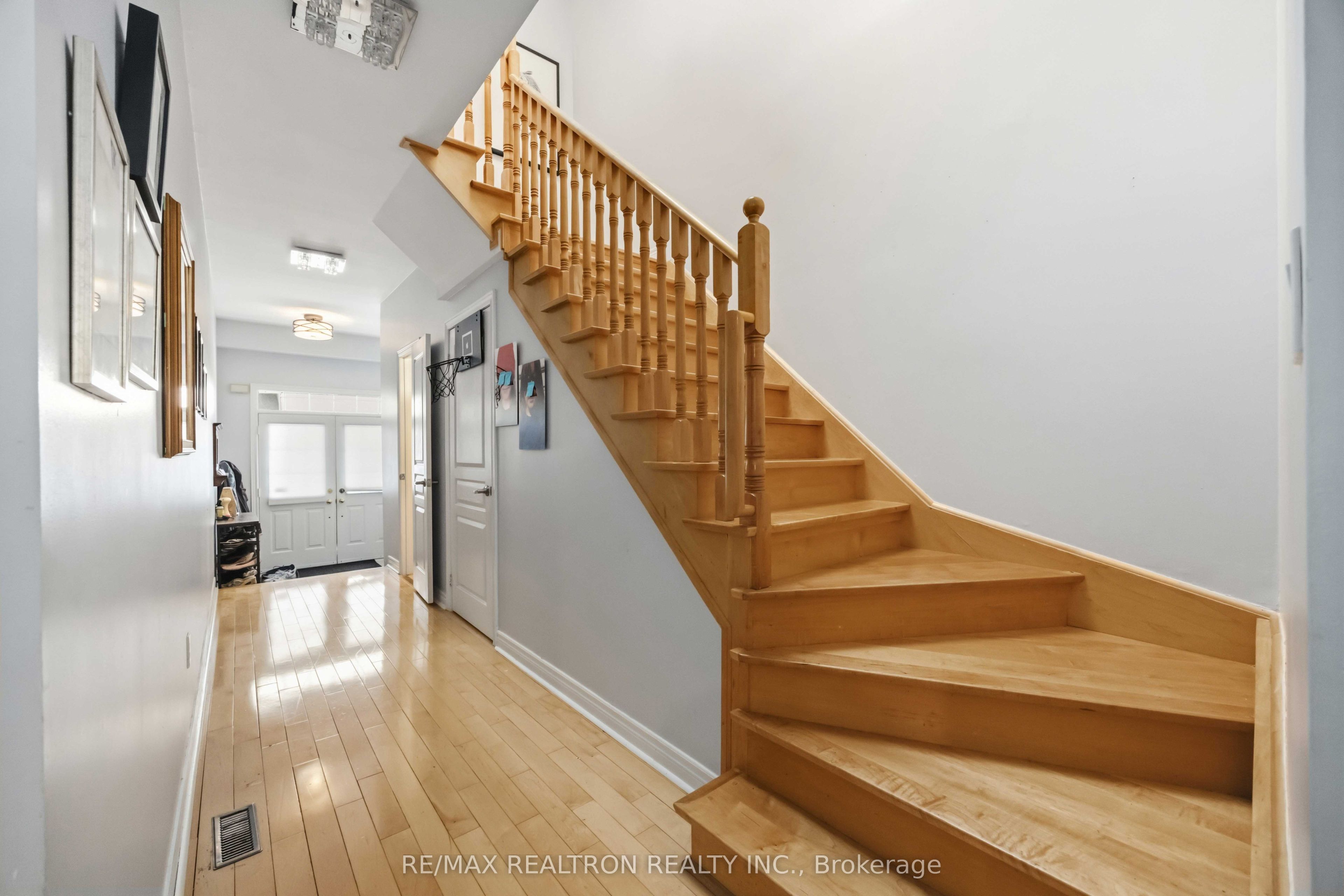 23 Amberty Street, Vaughan, ON L4J 8W6 photo 3