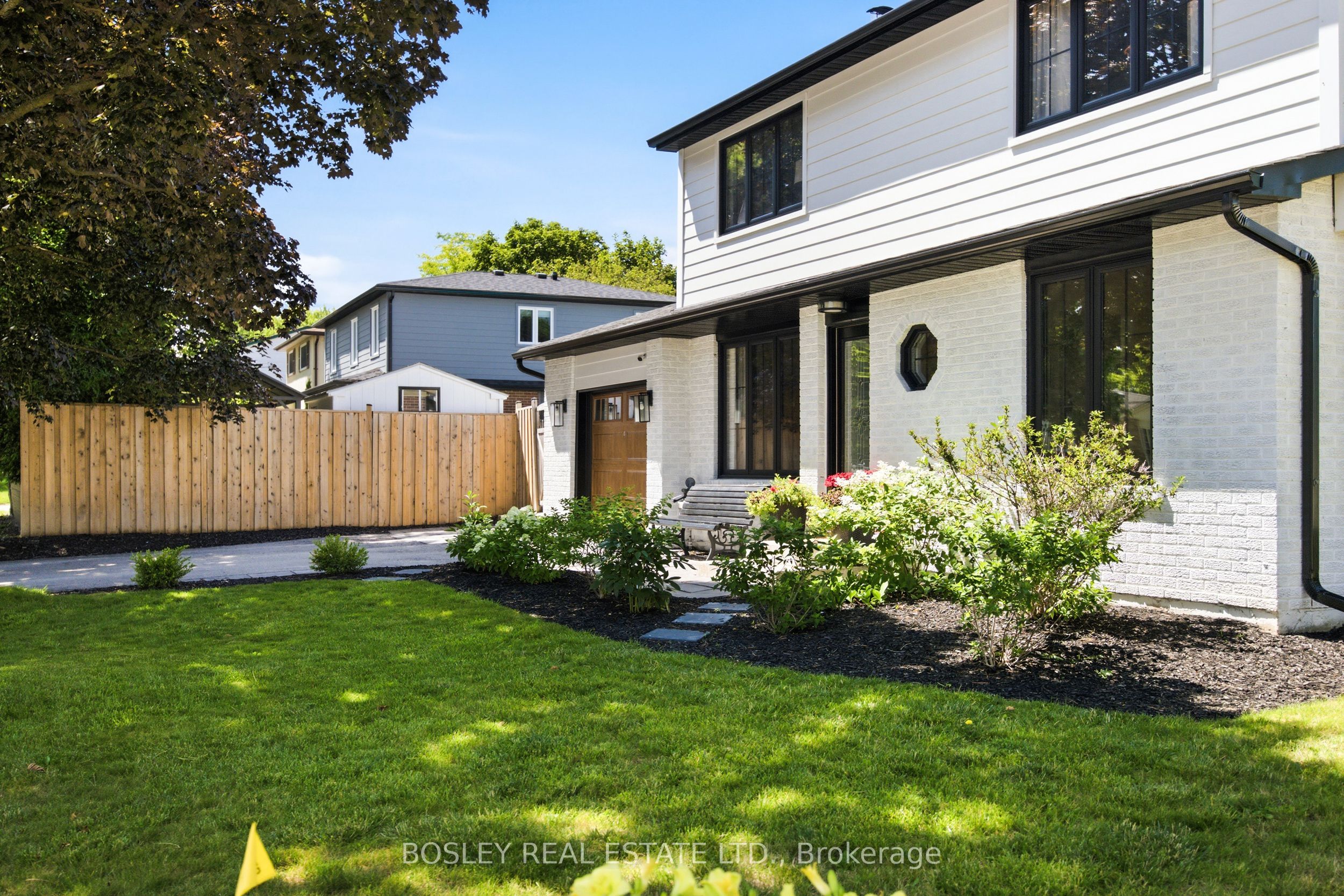 440 Sandford Street, Newmarket, ON L3Y 4S7 photo 2