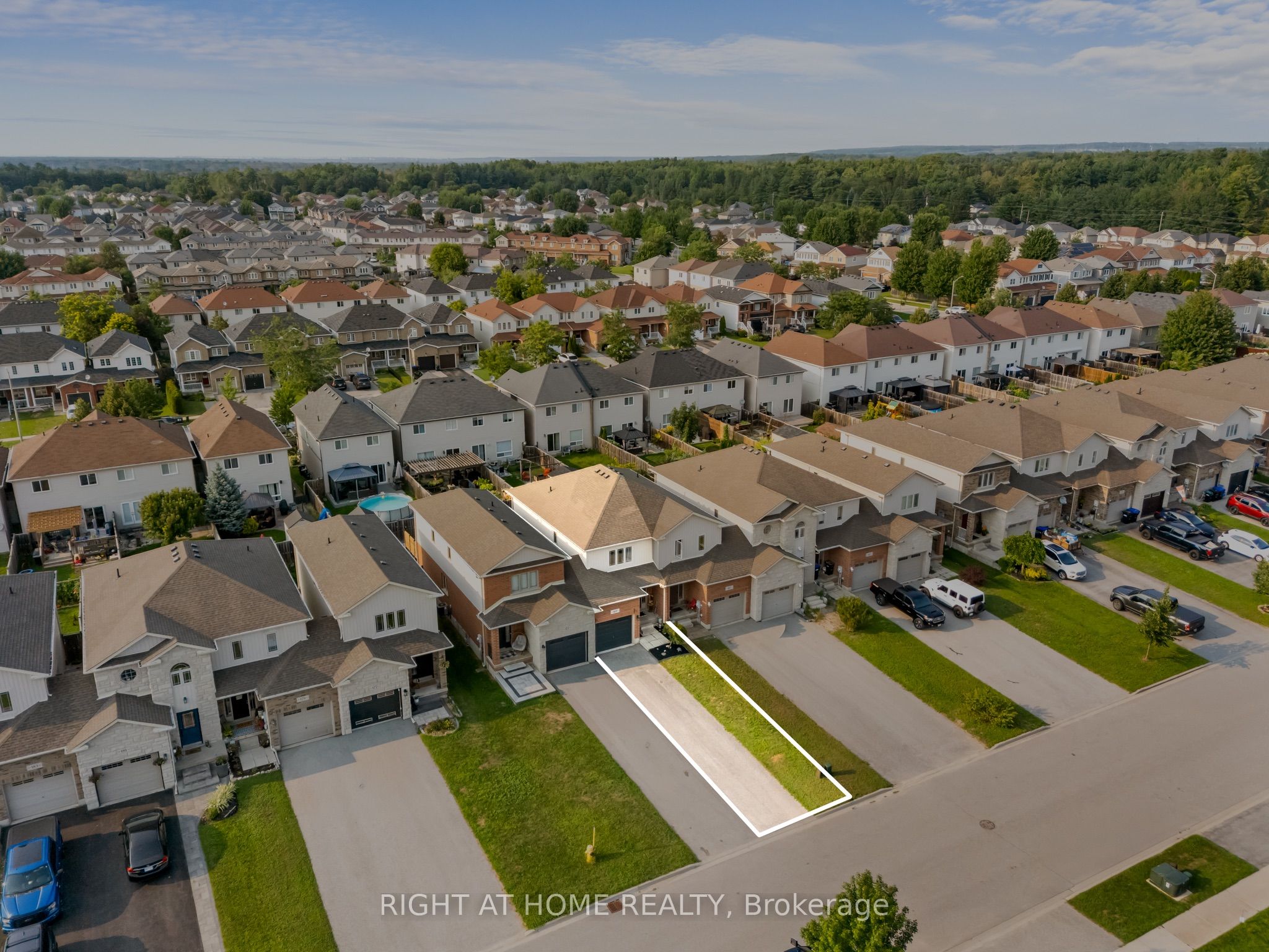 169 Banting Crescent, Essa, ON L3W 0P3 photo 3