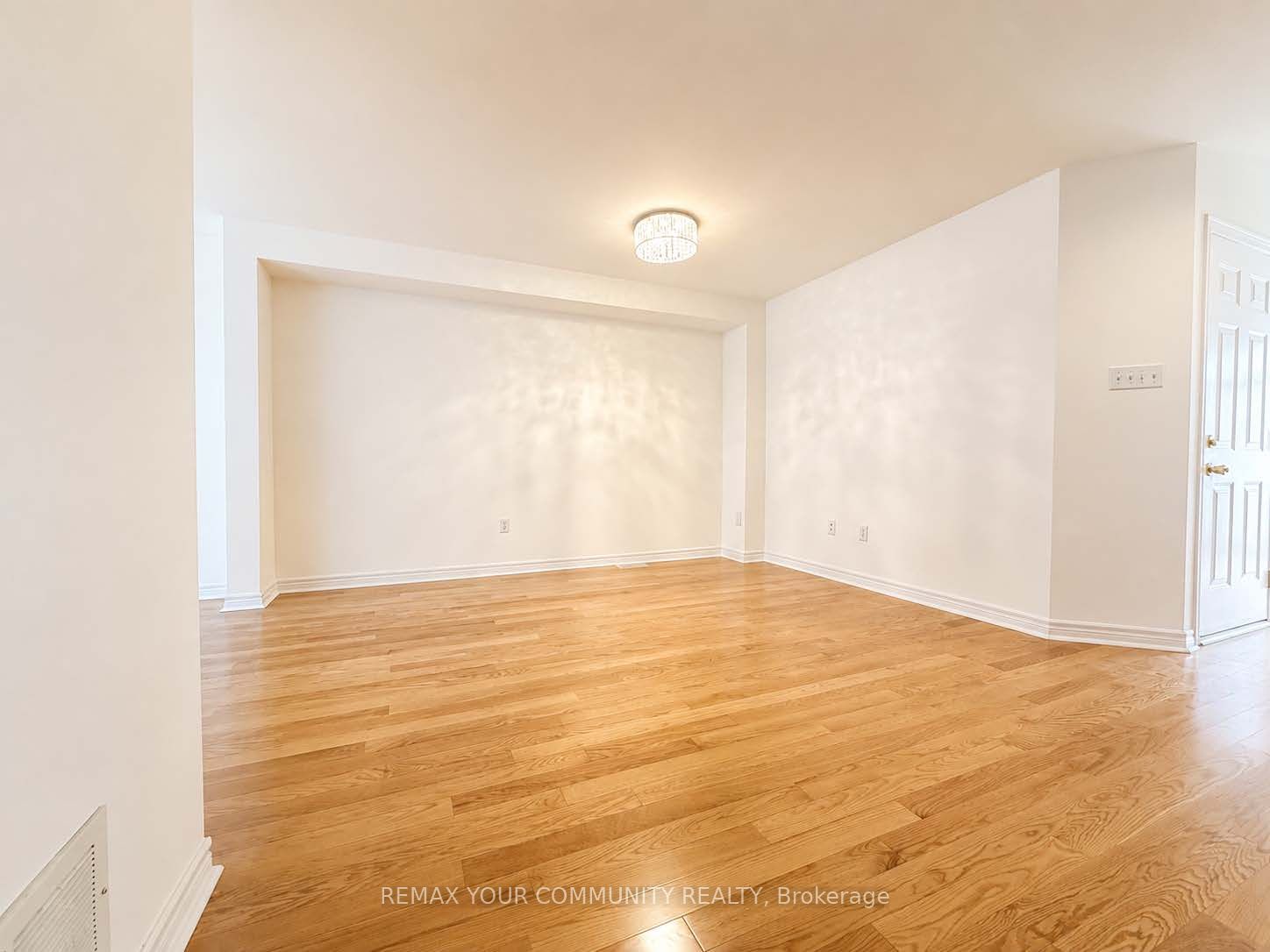 3 Sunway Square, Markham, ON L3P 7X3 photo 2