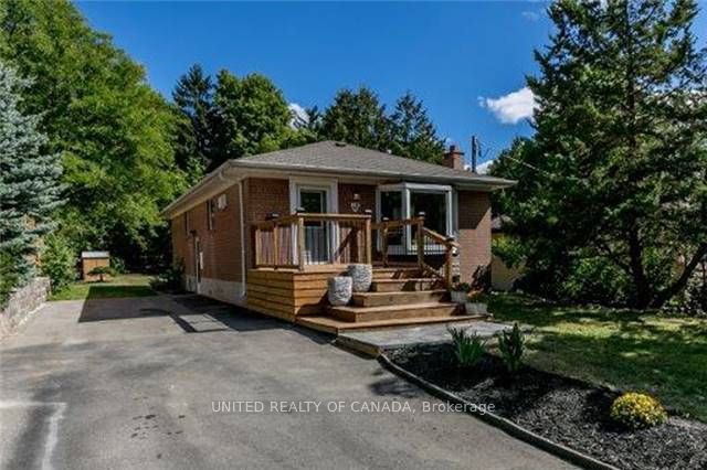 45 Bayview Parkway, Newmarket, ON L3Y 3W2