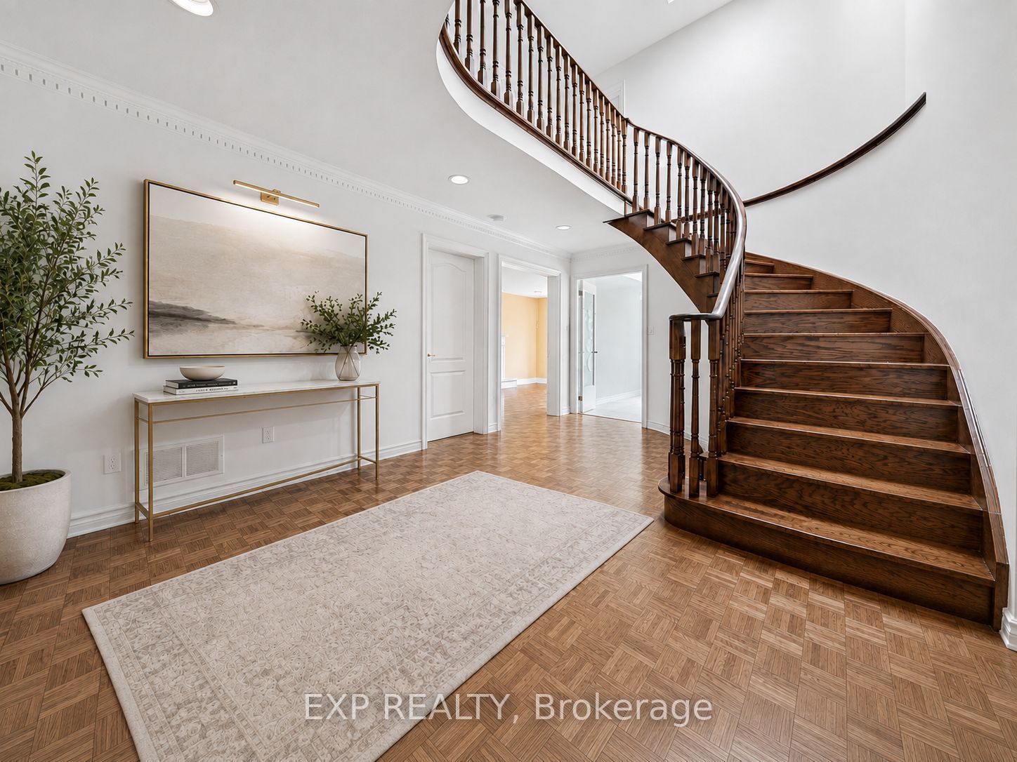 19 Springbrook Drive, Richmond Hill, ON L4B 3R9 photo 2