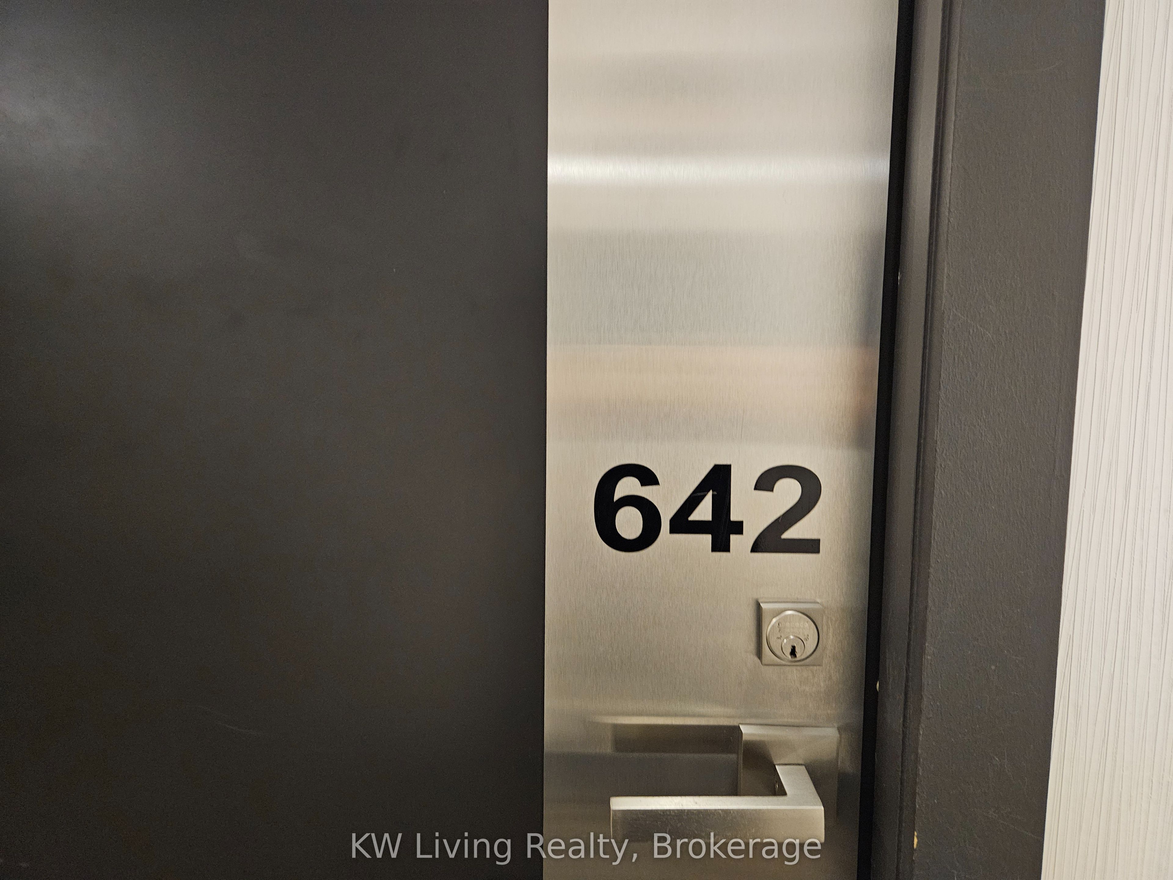 9471 Yonge Street 642, Richmond Hill, ON L4C 0Z5 photo 2
