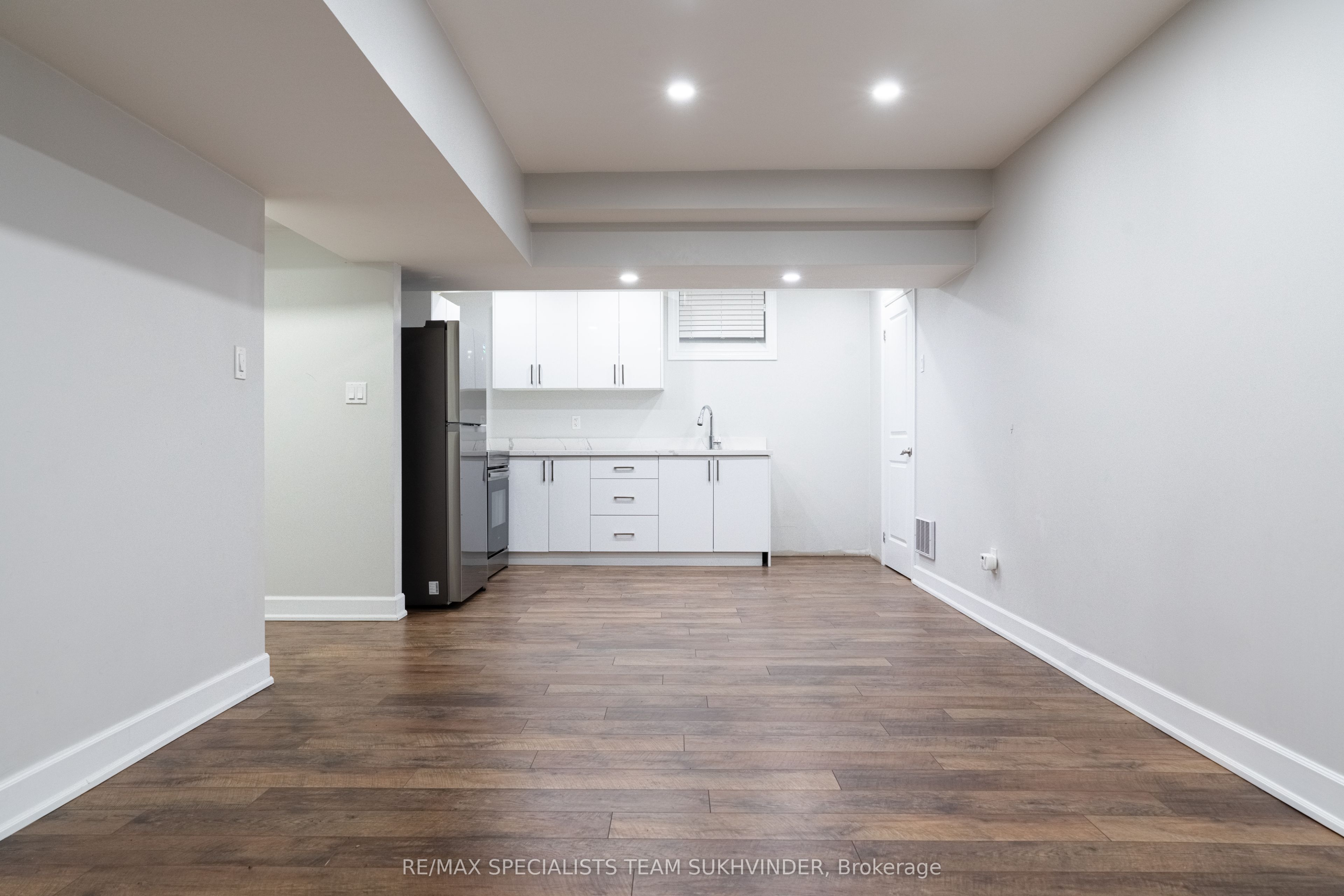 128 Embassy Drive, Vaughan, ON L4L 4Z8 photo 3