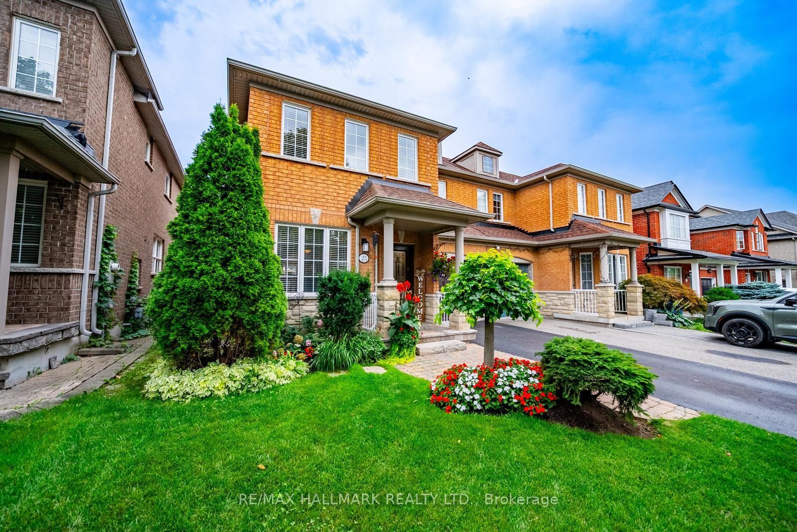 25 Starr Crescent, Aurora, ON L4G 7X3 photo 2