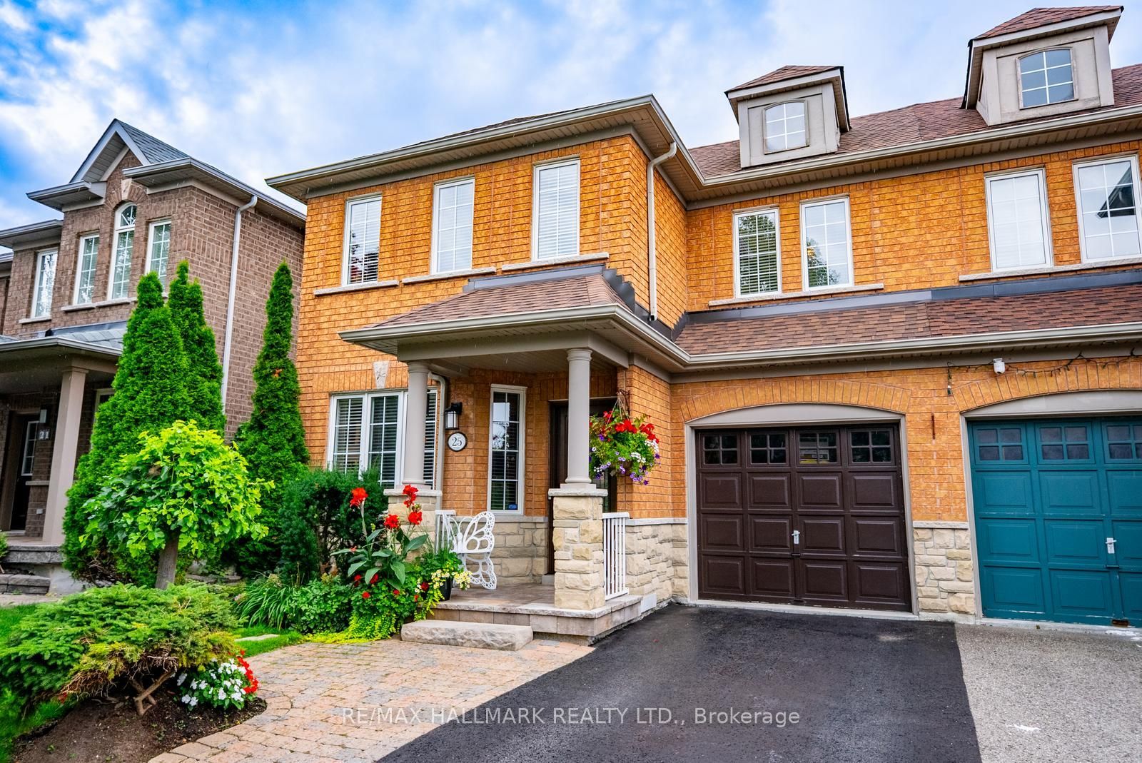 25 Starr Crescent, Aurora, ON L4G 7X3 photo 3