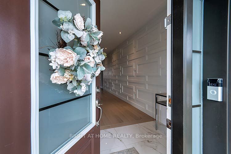 87 Carondale Square, East Gwillimbury, ON L9N 0X7 photo 2