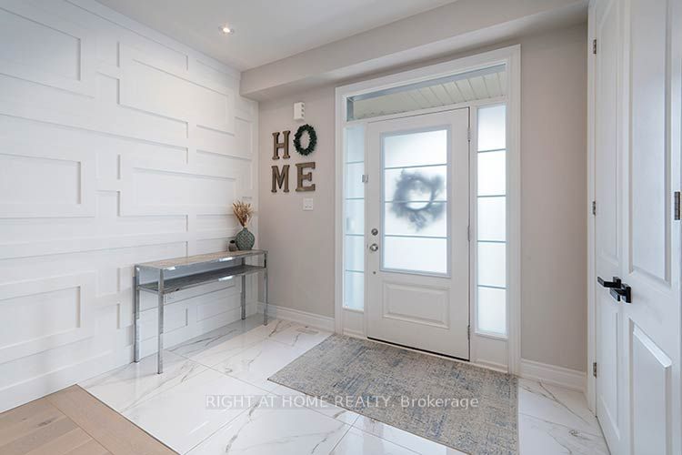 87 Carondale Square, East Gwillimbury, ON L9N 0X7 photo 3
