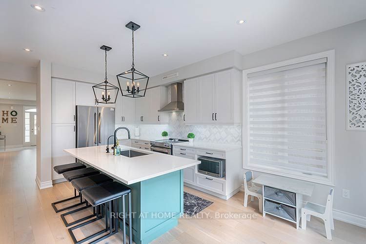 87 Carondale Square, East Gwillimbury, ON L9N 0X7 photo 5