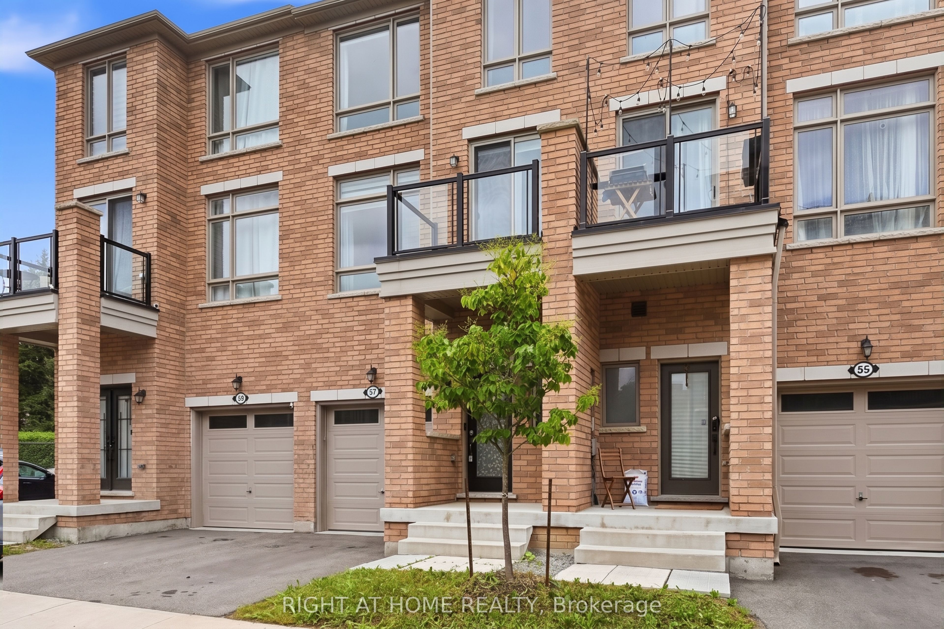 57 Drover Circle, Whitchurch-Stouffville, ON L4A 7G4 photo 2