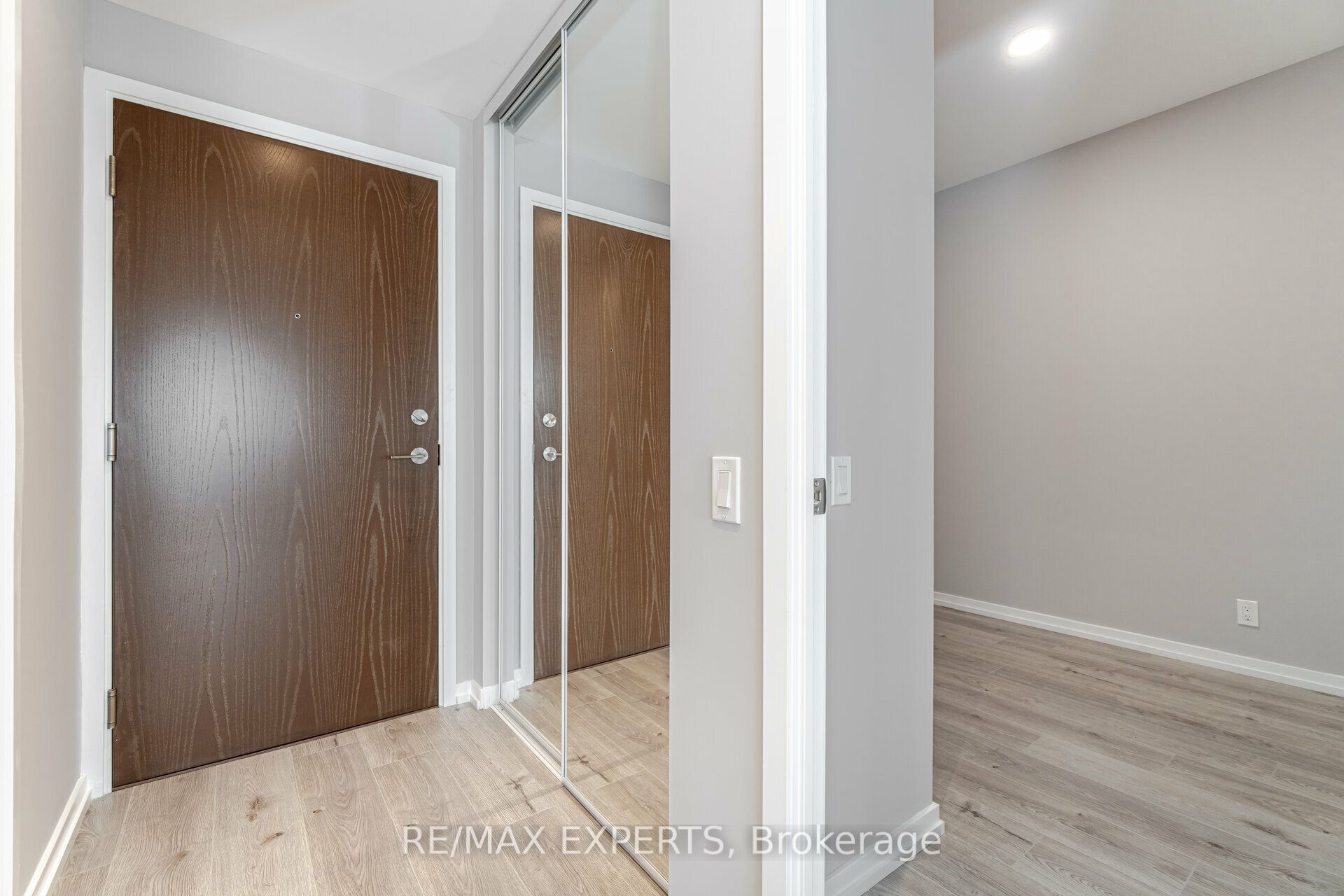 1000 Portage Parkway 2909, Vaughan, ON L4K 0L1 photo 3