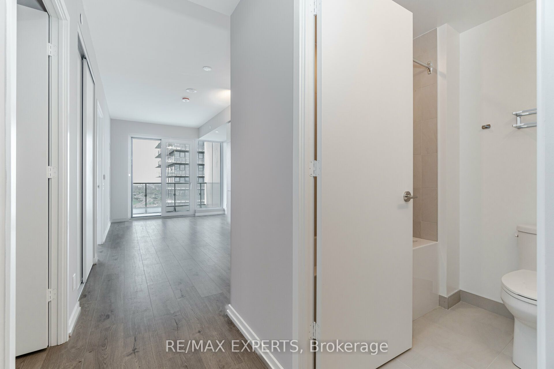 1000 Portage Parkway 2909, Vaughan, ON L4K 0L1 photo 4