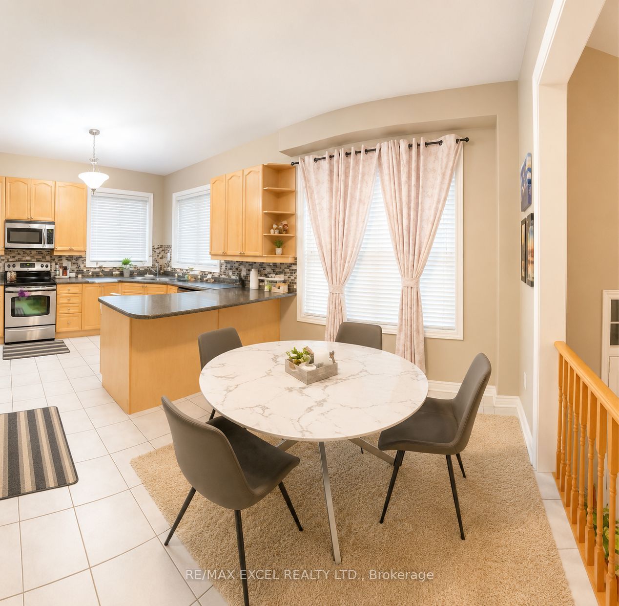44 Matthew Boyd Crescent, Newmarket, ON L3X 3C3 photo 2