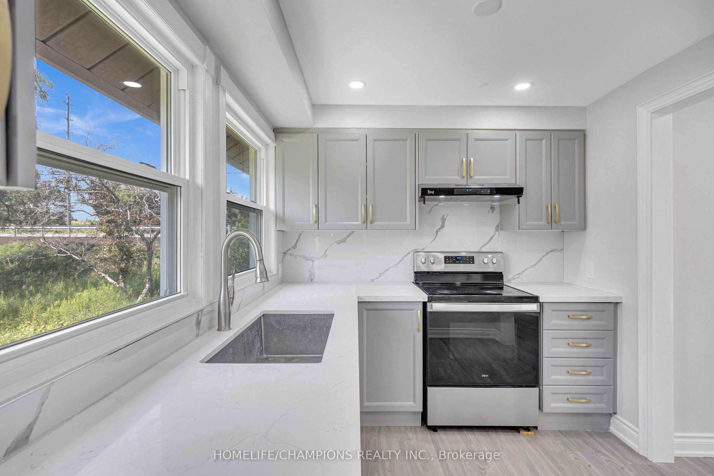997 Mount Albert Road, East Gwillimbury, ON L0G 1V0 photo 4