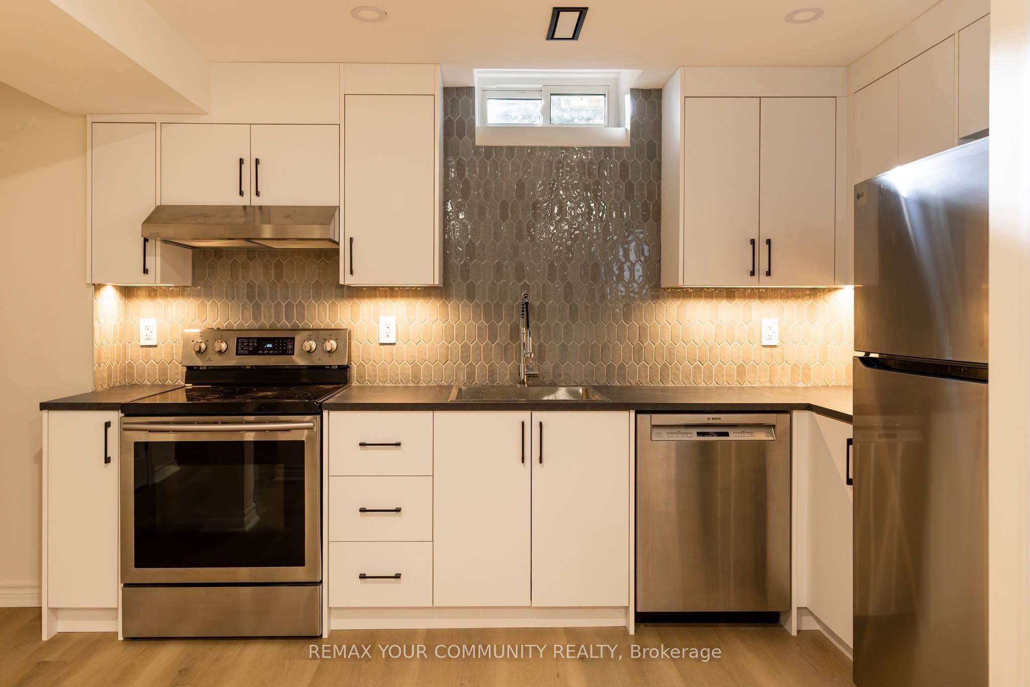 241 Orchards Heights Boulevard, Aurora, ON L4G 5A2 photo 2