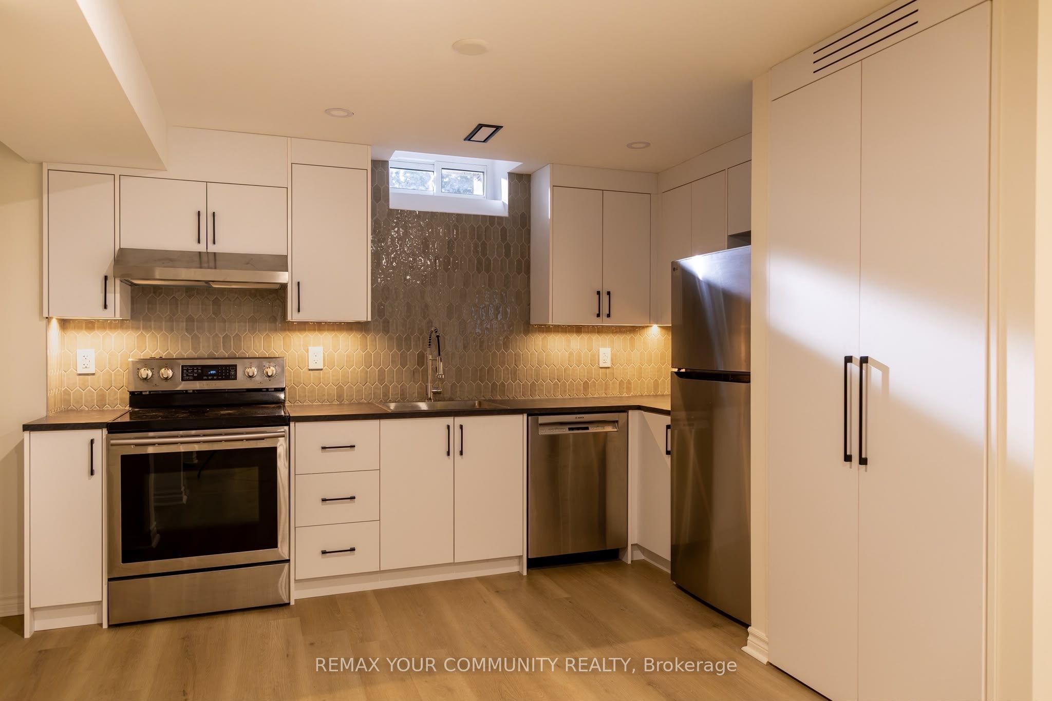241 Orchards Heights Boulevard, Aurora, ON L4G 5A2 photo 5