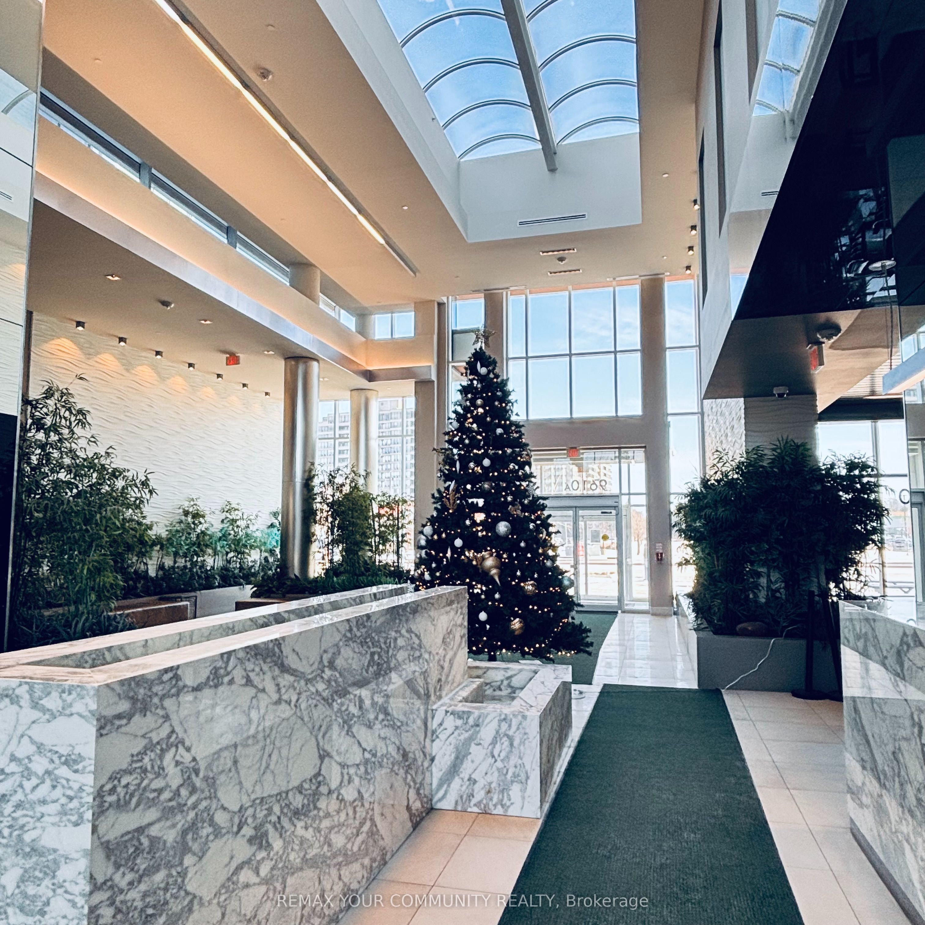 9600 YONGE Street 318B, Richmond Hill, ON L4C 0X3 photo 4