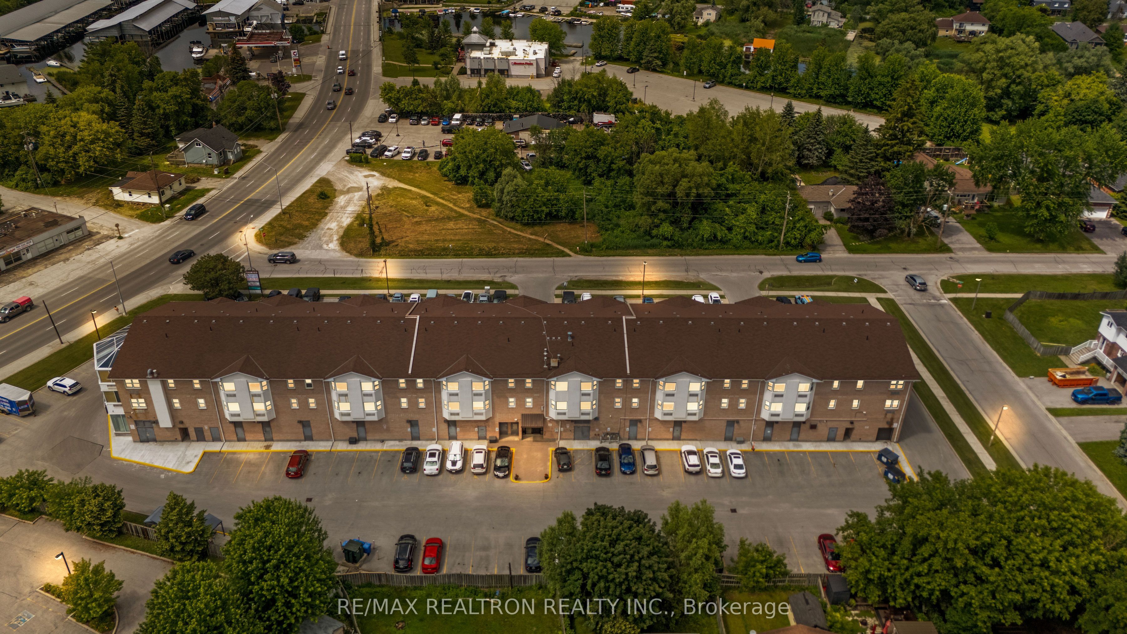 155 Riverglen Drive 320, Georgina, ON L4P 3M3