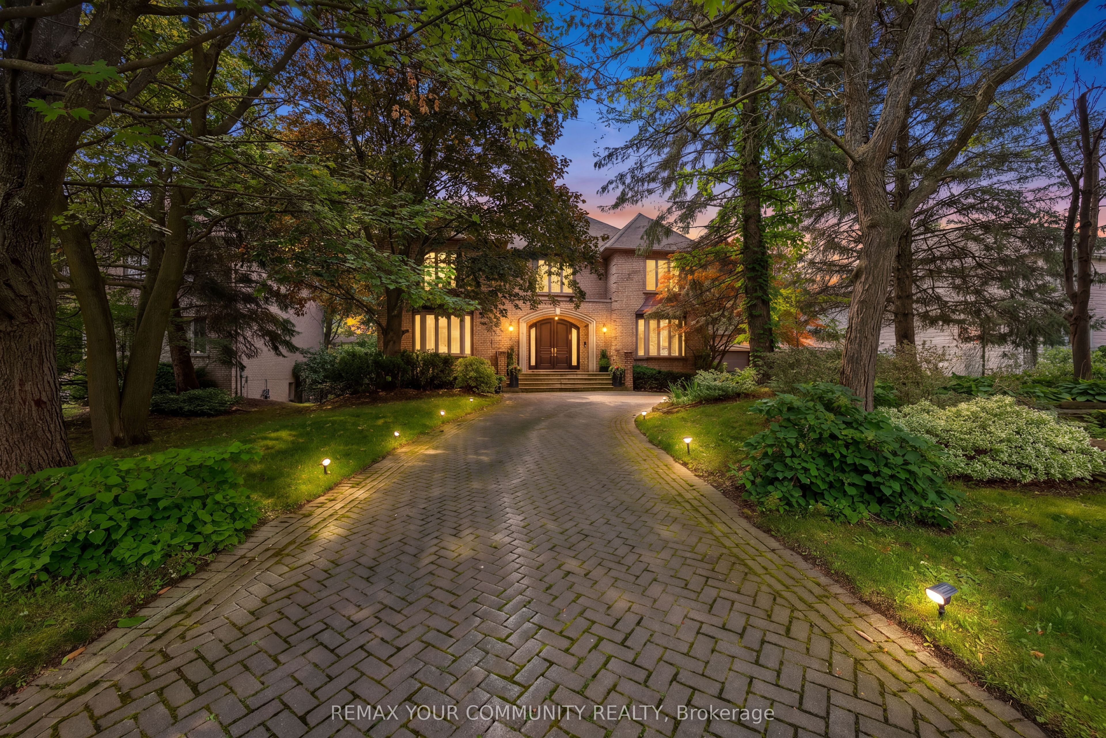 75 Arnold Avenue, Vaughan, ON L4J 1B4