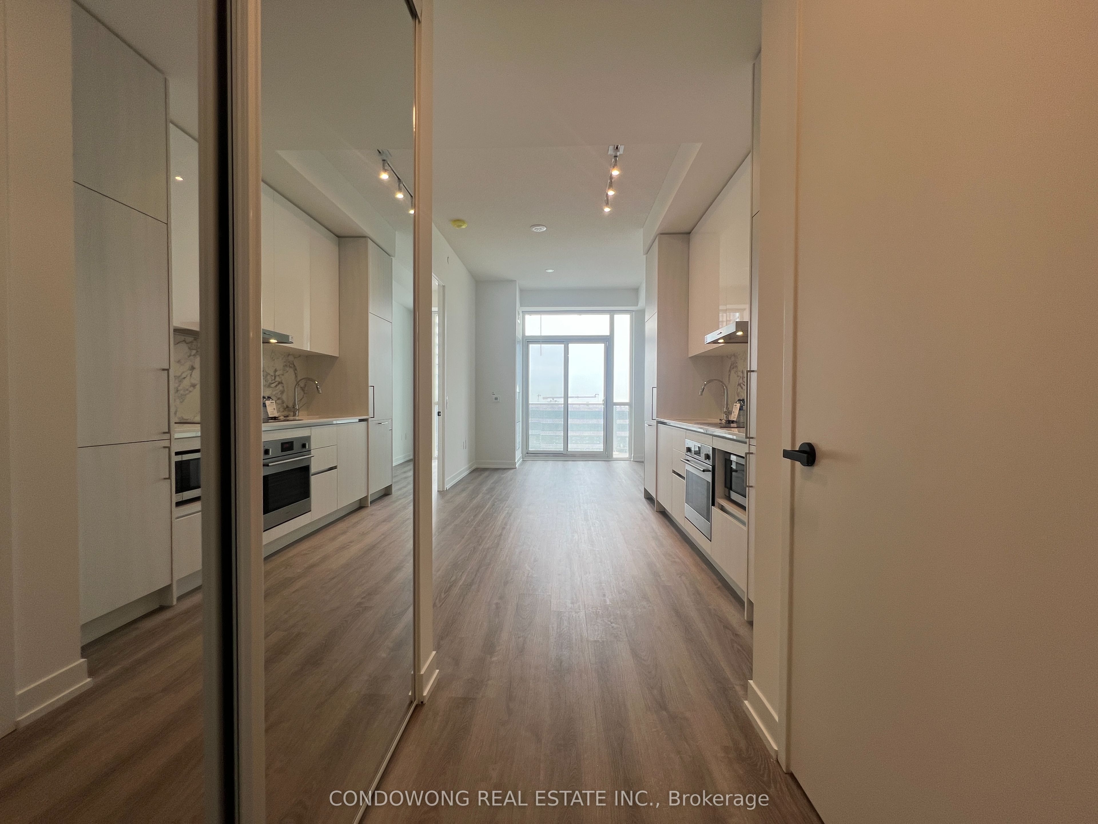 195 Commerce Street 5316, Vaughan, ON L4K 5C3 photo 2