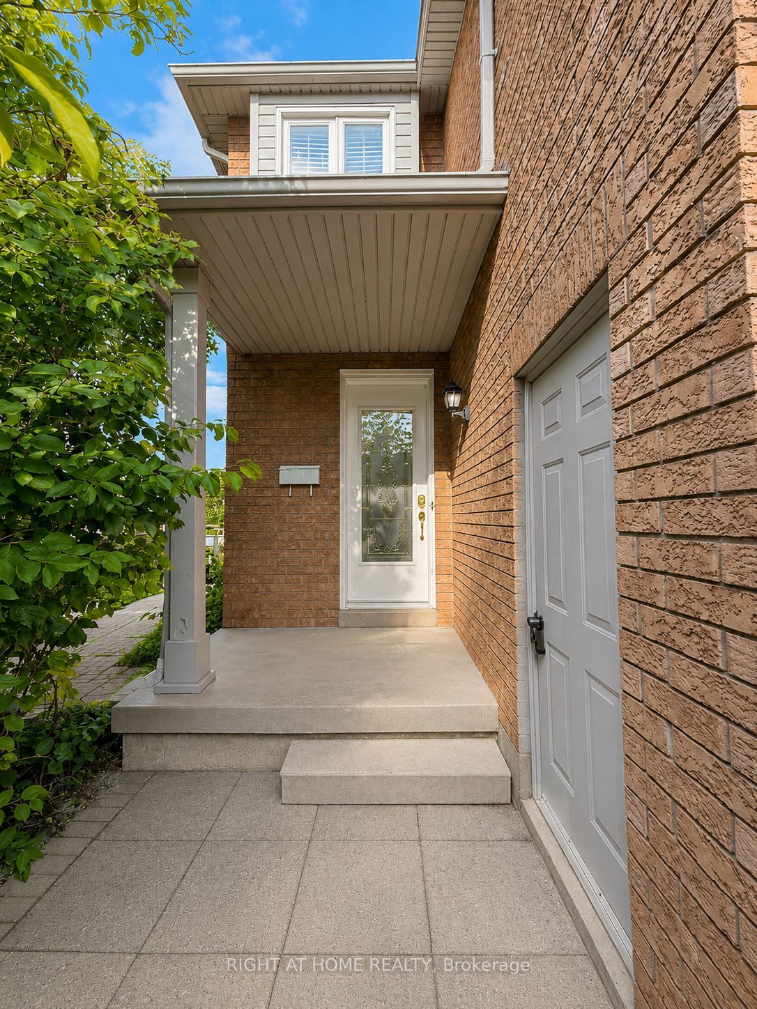 746 Walpole Crescent Upper, Newmarket, ON L3X 2B1 photo 2