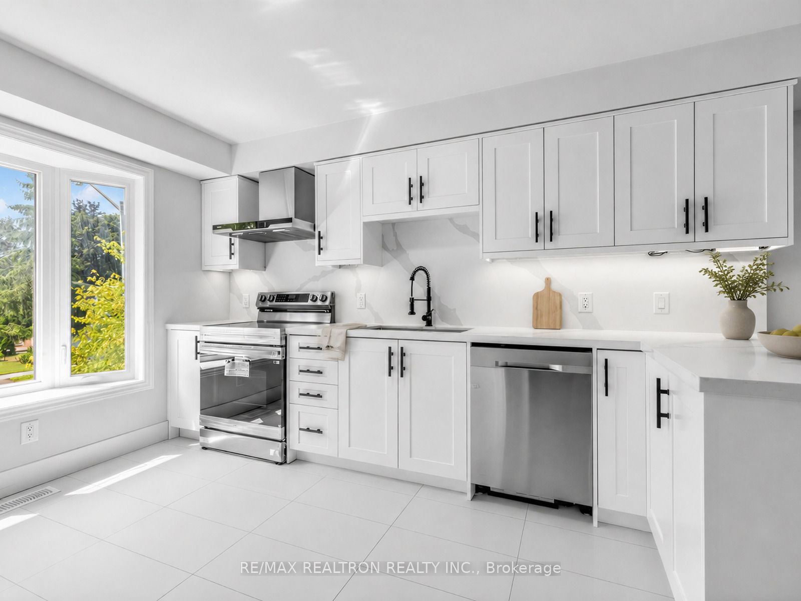 11 Plaisance Road 3, Richmond Hill, ON L4C 5H1 photo 4